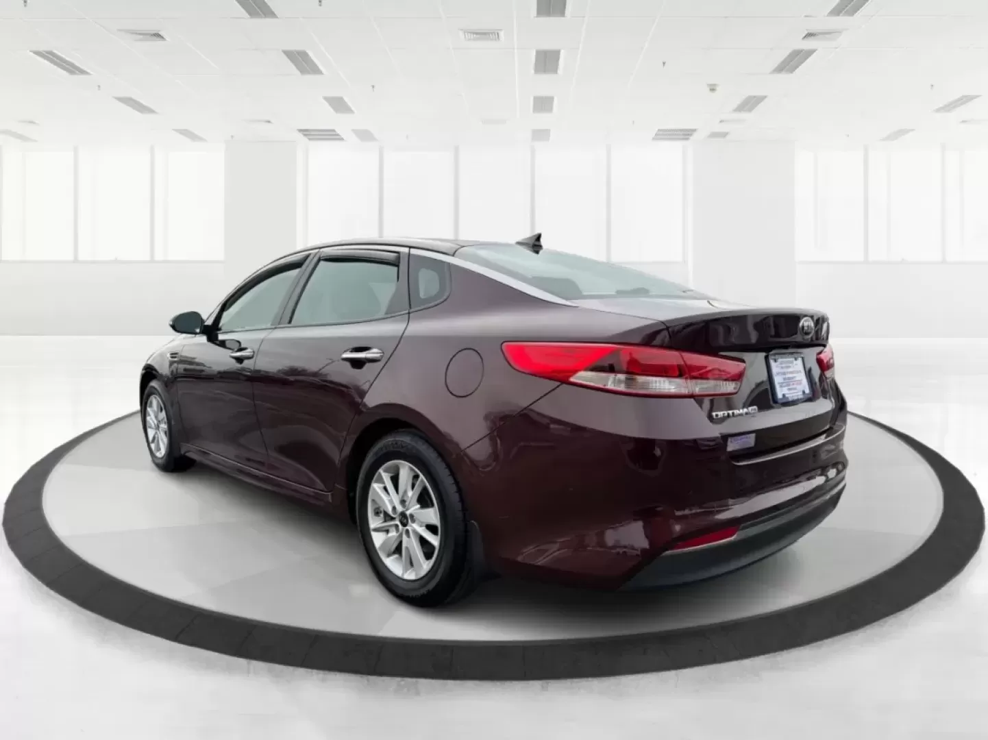 2016 Kia Optima LX (5XXGT4L32GG) with an Theta II 2.4L I-4 gasoline direct injection engine, 6A transmission, located at 1184 Kauffman Ave, Fairborn, OH, 45324, (937) 908-9800, 39.807072, -84.030914 - Picture your next week going smoother: an easy morning commute down I-675, a quick run to The Mall at Fairfield Commons, and a comfortable weekend drive past Wright State University or out toward the National Museum of the U.S. Air Force-without stressing about your budget. This 2016 Kia Optima LX s - Photo#4