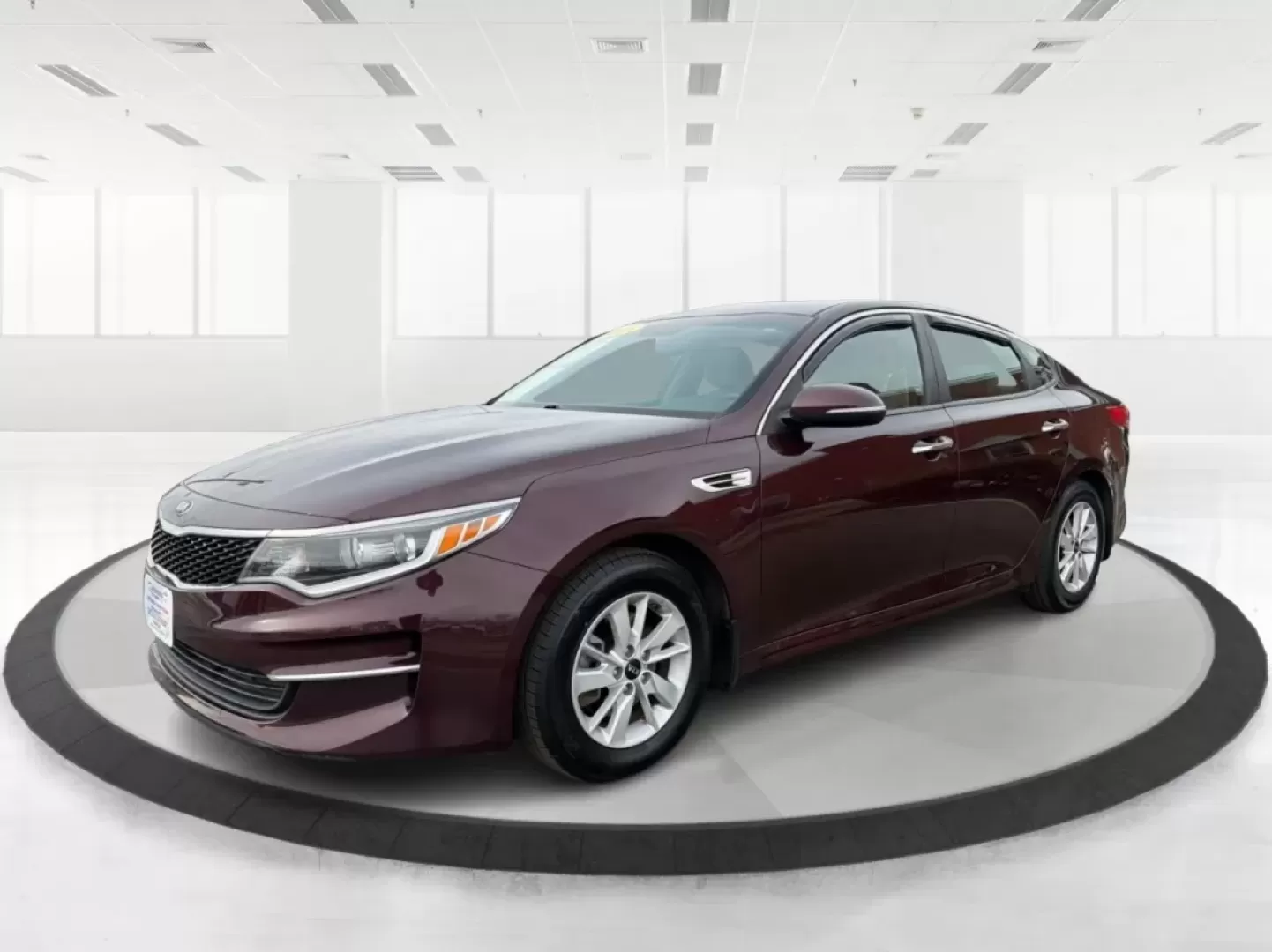 2016 Kia Optima LX (5XXGT4L32GG) with an Theta II 2.4L I-4 gasoline direct injection engine, 6A transmission, located at 1184 Kauffman Ave, Fairborn, OH, 45324, (937) 908-9800, 39.807072, -84.030914 - Picture your next week going smoother: an easy morning commute down I-675, a quick run to The Mall at Fairfield Commons, and a comfortable weekend drive past Wright State University or out toward the National Museum of the U.S. Air Force-without stressing about your budget. This 2016 Kia Optima LX s - Photo#8