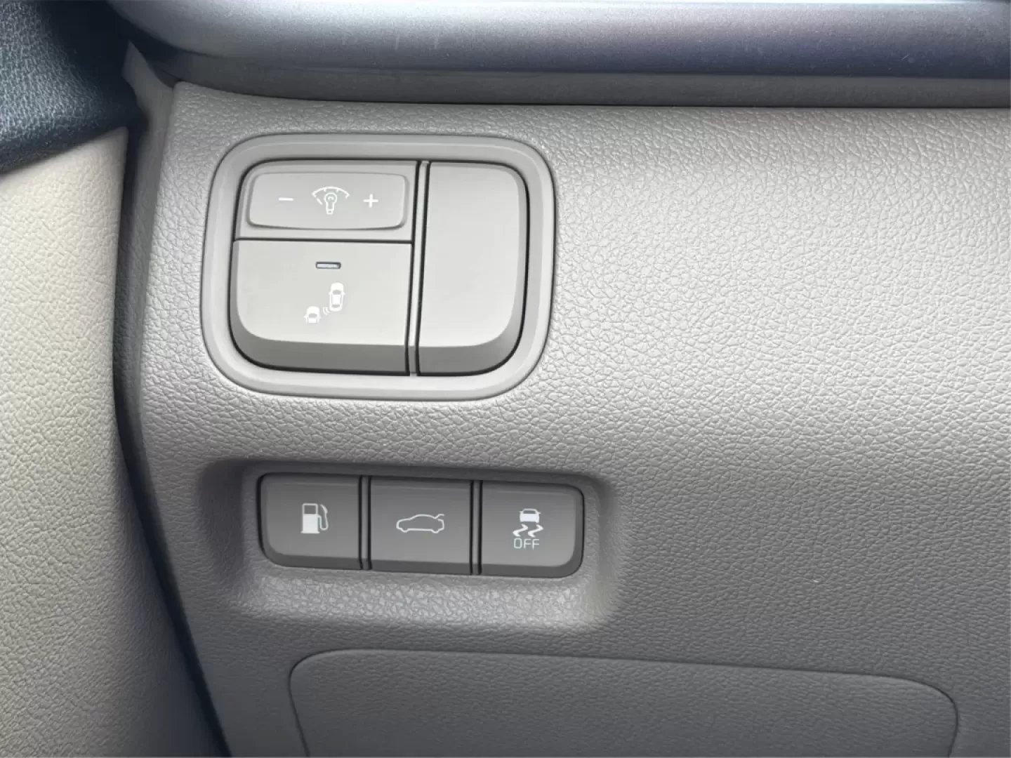 2016 Kia Optima LX (5XXGT4L32GG) with an Theta II 2.4L I-4 gasoline direct injection engine, 6A transmission, located at 1184 Kauffman Ave, Fairborn, OH, 45324, (937) 908-9800, 39.807072, -84.030914 - Picture your next week going smoother: an easy morning commute down I-675, a quick run to The Mall at Fairfield Commons, and a comfortable weekend drive past Wright State University or out toward the National Museum of the U.S. Air Force-without stressing about your budget. This 2016 Kia Optima LX s - Photo#17