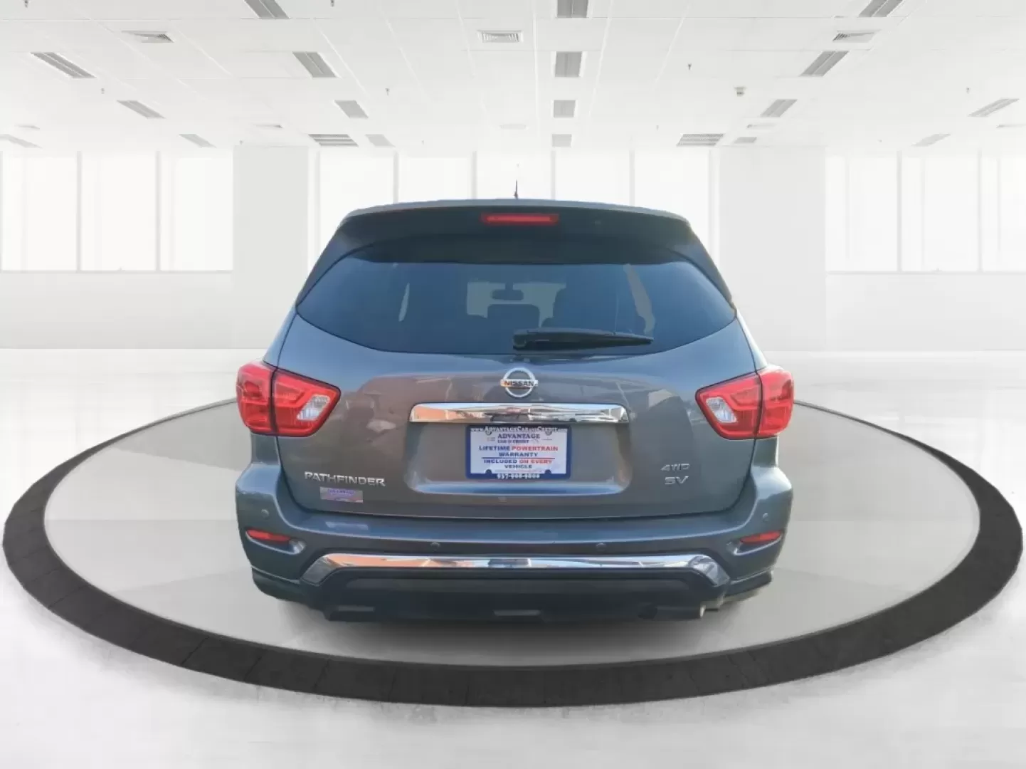 2018 Nissan Pathfinder SV (5N1DR2MM7JC) with an 3.5L V-6 gasoline direct injection engine, CVT transmission, located at 1099 N County Rd 25A , Troy, OH, 45373, (937) 908-9800, 40.057079, -84.212883 - Pack up the kids, the cooler, and the weekend plans-this 2018 Nissan Pathfinder SV is built for real life in Troy, Ohio, whether you're shuttling to practice, commuting down I75, or heading out for a road trip to the Dayton area. With three-row versatility, confident capability, and family-friendly - Photo#3