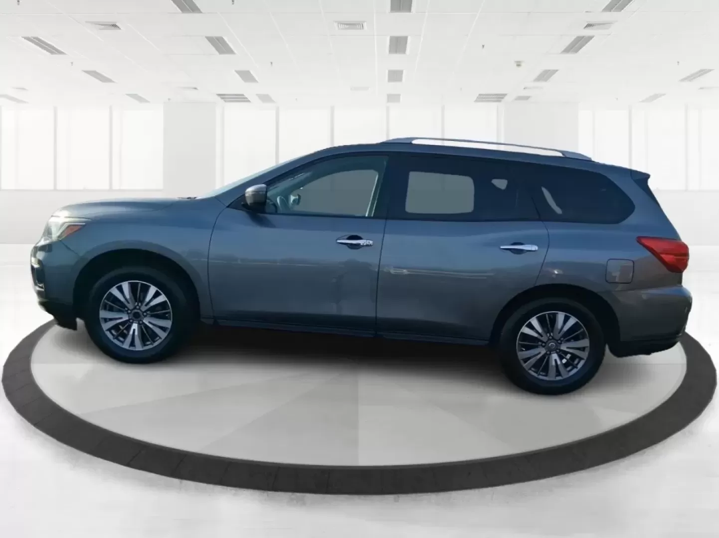 2018 Nissan Pathfinder SV (5N1DR2MM7JC) with an 3.5L V-6 gasoline direct injection engine, CVT transmission, located at 1099 N County Rd 25A , Troy, OH, 45373, (937) 908-9800, 40.057079, -84.212883 - Pack up the kids, the cooler, and the weekend plans-this 2018 Nissan Pathfinder SV is built for real life in Troy, Ohio, whether you're shuttling to practice, commuting down I75, or heading out for a road trip to the Dayton area. With three-row versatility, confident capability, and family-friendly - Photo#5