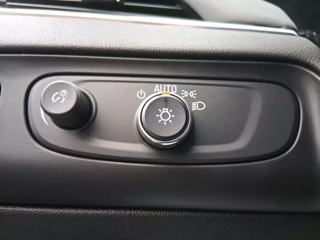 2019 Buick Enclave AWD Premium (5GAEVBKW2KJ) with an 3.6L V-6 gasoline direct injection engine, 9A transmission, located at 1951 S Dayton Lakeview Rd., New Carlisle, OH, 45344, (937) 908-9800, 39.890999, -84.050255 - Pack the family, load up the groceries, and still have room for a spontaneous weekend getaway-this 2019 Buick Enclave AWD Premium is built for real life in Ohio. Whether you're commuting toward Dayton, shuttling kids to activities, or planning a road trip that starts on I70 and ends with a sunset at - Photo#15