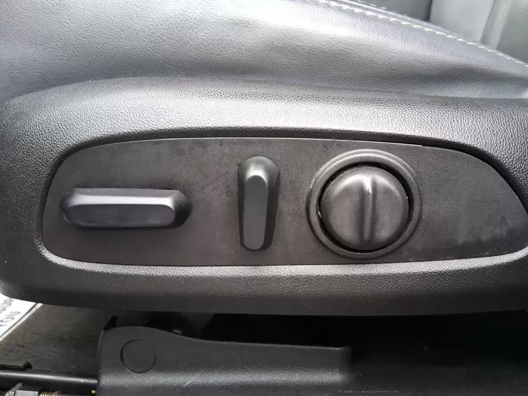 2019 Buick Enclave AWD Premium (5GAEVBKW2KJ) with an 3.6L V-6 gasoline direct injection engine, 9A transmission, located at 1951 S Dayton Lakeview Rd., New Carlisle, OH, 45344, (937) 908-9800, 39.890999, -84.050255 - Pack the family, load up the groceries, and still have room for a spontaneous weekend getaway-this 2019 Buick Enclave AWD Premium is built for real life in Ohio. Whether you're commuting toward Dayton, shuttling kids to activities, or planning a road trip that starts on I70 and ends with a sunset at - Photo#16