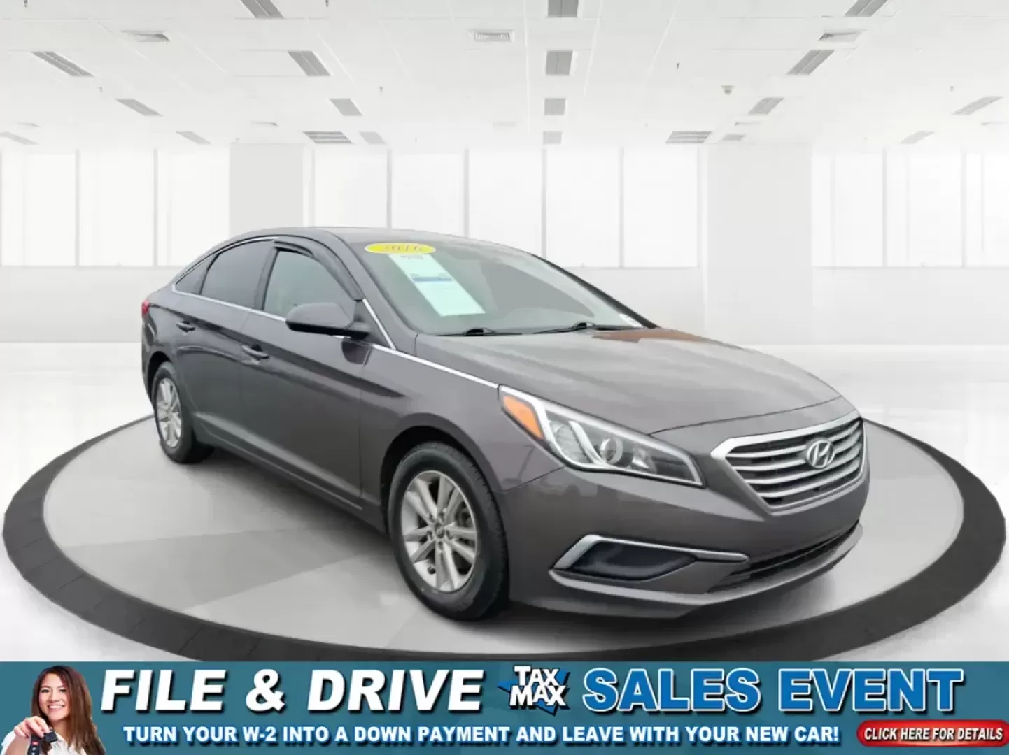 2016 Hyundai Sonata SE (5NPE24AFXGH) with an 2.4L I-4 gasoline direct injection engine, 7A transmission, located at 1184 Kauffman Ave, Fairborn, OH, 45324, (937) 908-9800, 39.807072, -84.030914 - Make every day in Fairborn feel easier-whether you're commuting to Wright-Patterson AFB, shuttling kids between school and practice, or planning a weekend drive out toward Yellow Springs and Glen Helen. This 2016 Hyundai Sonata SE sedan is built for real life: comfortable for long stretches on I675, - Photo#0