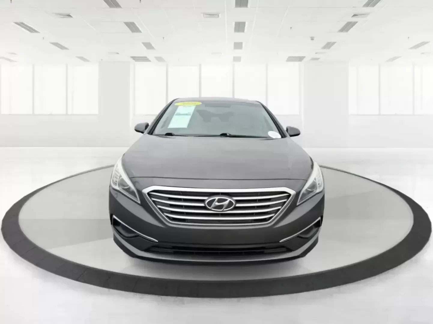 2016 Hyundai Sonata SE (5NPE24AFXGH) with an 2.4L I-4 gasoline direct injection engine, 7A transmission, located at 1184 Kauffman Ave, Fairborn, OH, 45324, (937) 908-9800, 39.807072, -84.030914 - Make every day in Fairborn feel easier-whether you're commuting to Wright-Patterson AFB, shuttling kids between school and practice, or planning a weekend drive out toward Yellow Springs and Glen Helen. This 2016 Hyundai Sonata SE sedan is built for real life: comfortable for long stretches on I675, - Photo#7