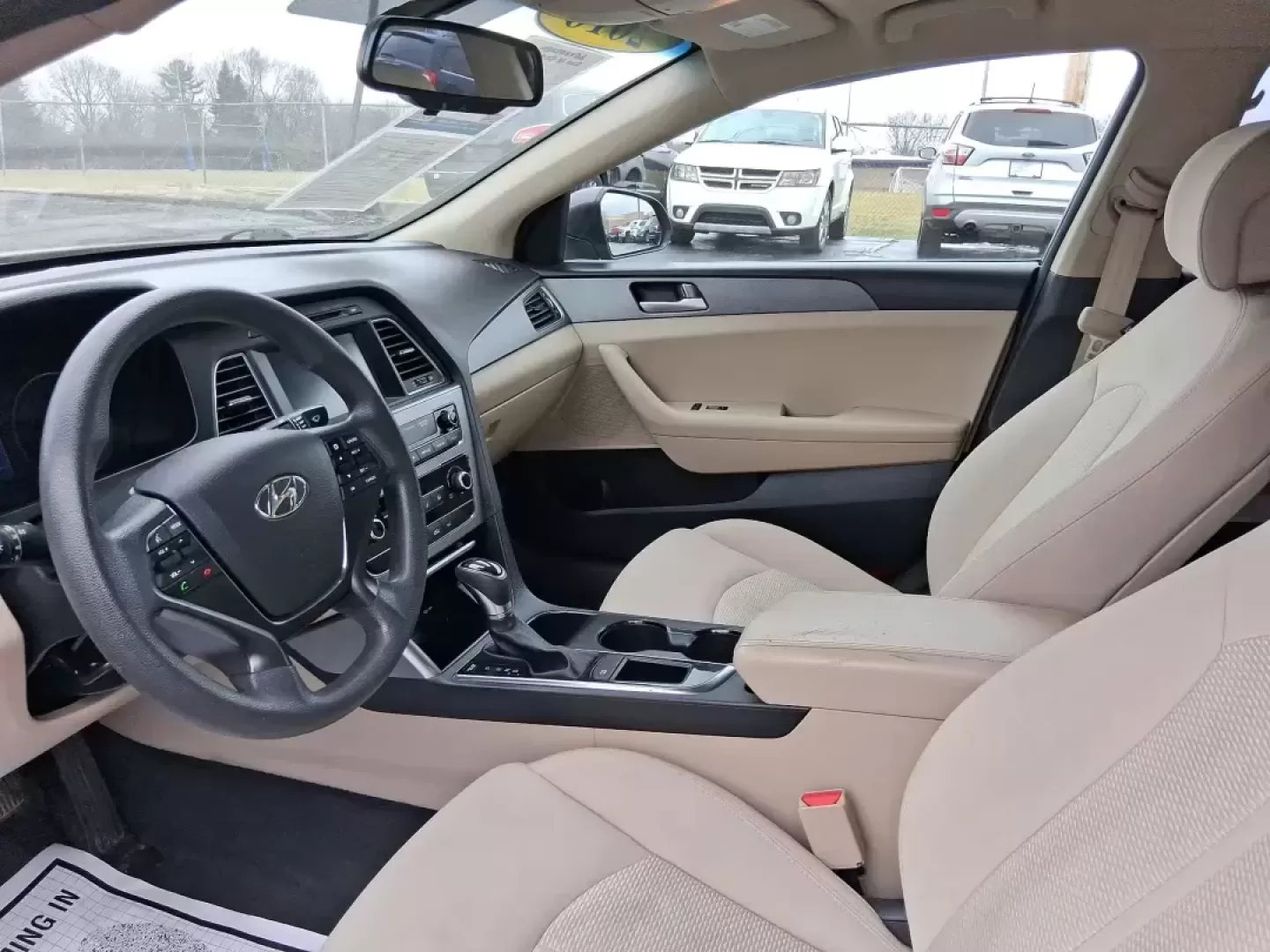 2016 Hyundai Sonata SE (5NPE24AFXGH) with an 2.4L I-4 gasoline direct injection engine, 7A transmission, located at 1184 Kauffman Ave, Fairborn, OH, 45324, (937) 908-9800, 39.807072, -84.030914 - Make every day in Fairborn feel easier-whether you're commuting to Wright-Patterson AFB, shuttling kids between school and practice, or planning a weekend drive out toward Yellow Springs and Glen Helen. This 2016 Hyundai Sonata SE sedan is built for real life: comfortable for long stretches on I675, - Photo#9