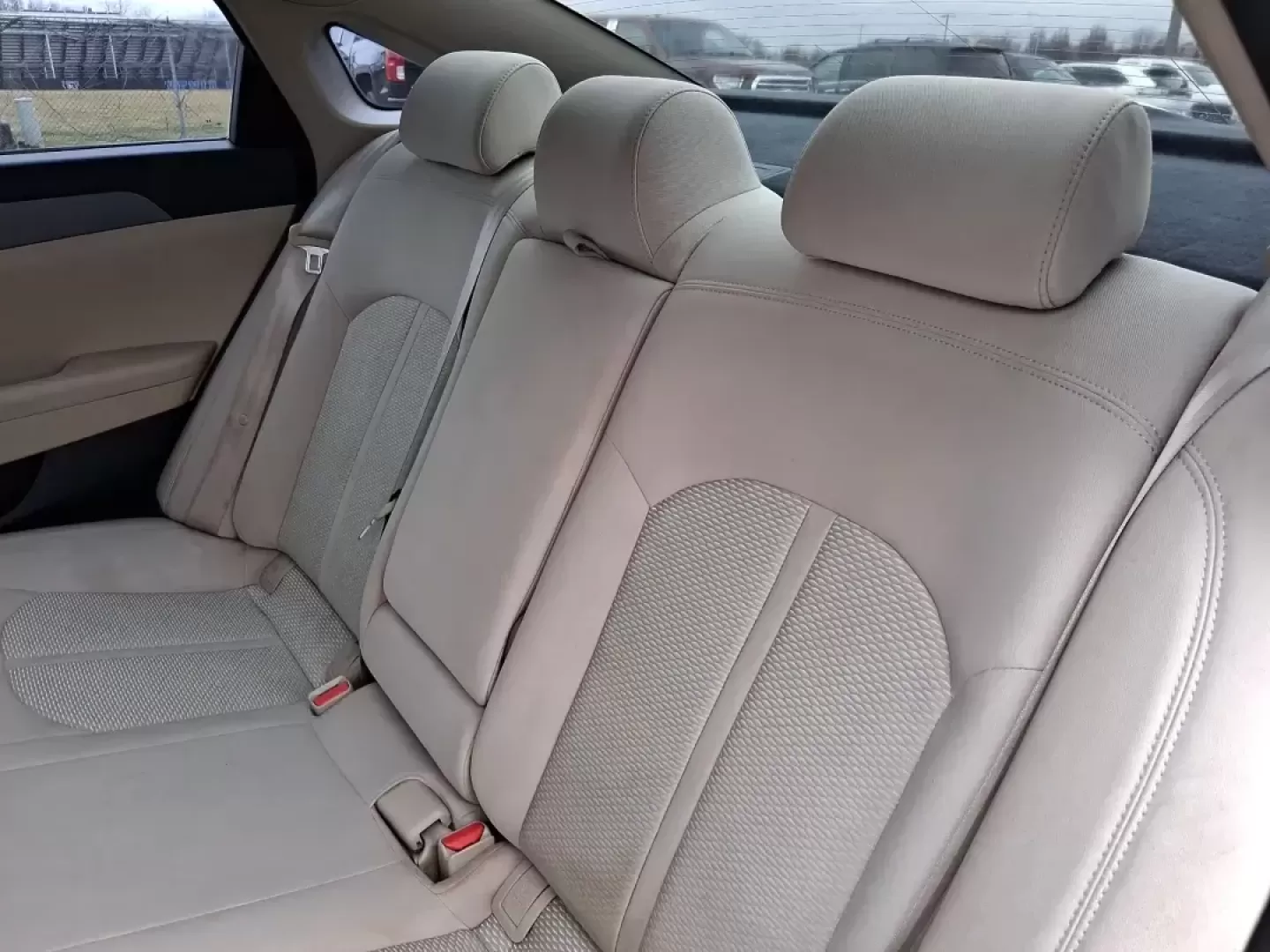 2016 Hyundai Sonata SE (5NPE24AFXGH) with an 2.4L I-4 gasoline direct injection engine, 7A transmission, located at 1184 Kauffman Ave, Fairborn, OH, 45324, (937) 908-9800, 39.807072, -84.030914 - Make every day in Fairborn feel easier-whether you're commuting to Wright-Patterson AFB, shuttling kids between school and practice, or planning a weekend drive out toward Yellow Springs and Glen Helen. This 2016 Hyundai Sonata SE sedan is built for real life: comfortable for long stretches on I675, - Photo#10