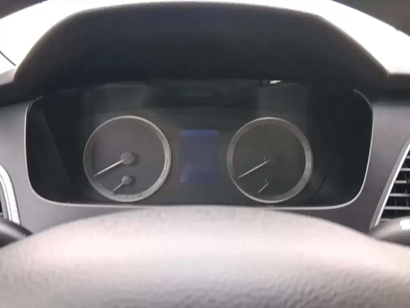 2016 Hyundai Sonata SE (5NPE24AFXGH) with an 2.4L I-4 gasoline direct injection engine, 7A transmission, located at 1184 Kauffman Ave, Fairborn, OH, 45324, (937) 908-9800, 39.807072, -84.030914 - Make every day in Fairborn feel easier-whether you're commuting to Wright-Patterson AFB, shuttling kids between school and practice, or planning a weekend drive out toward Yellow Springs and Glen Helen. This 2016 Hyundai Sonata SE sedan is built for real life: comfortable for long stretches on I675, - Photo#15