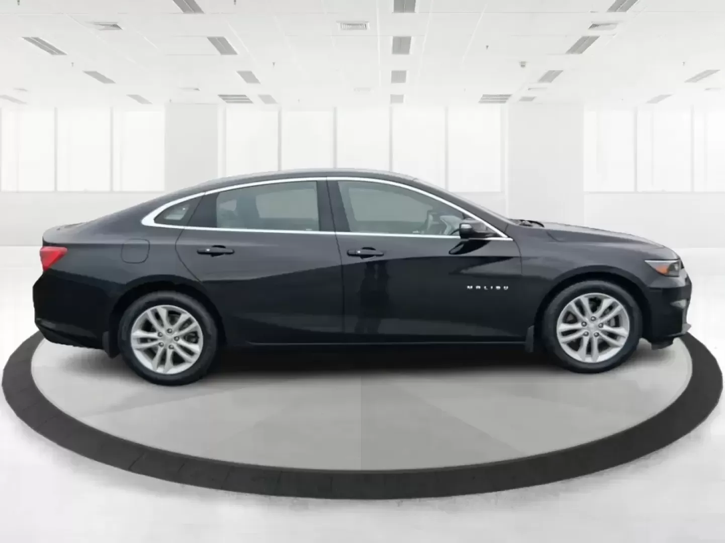 2016 Chevrolet Malibu 1LT (1G1ZE5ST4GF) with an ECOTEC 1.5L I-4 gasoline direct injection engine, 6A transmission, located at 1184 Kauffman Ave, Fairborn, OH, 45324, (937) 908-9800, 39.807072, -84.030914 - Need a dependable sedan for the daily commute to Wright-Patterson AFB, quick school drop-offs, or comfortable weekend drives to Yellow Springs? This 2016 Chevrolet Malibu 1LT is built for real life in Fairborn-efficient, easy to park, and packed with the comfort and safety features that make every m - Photo#1