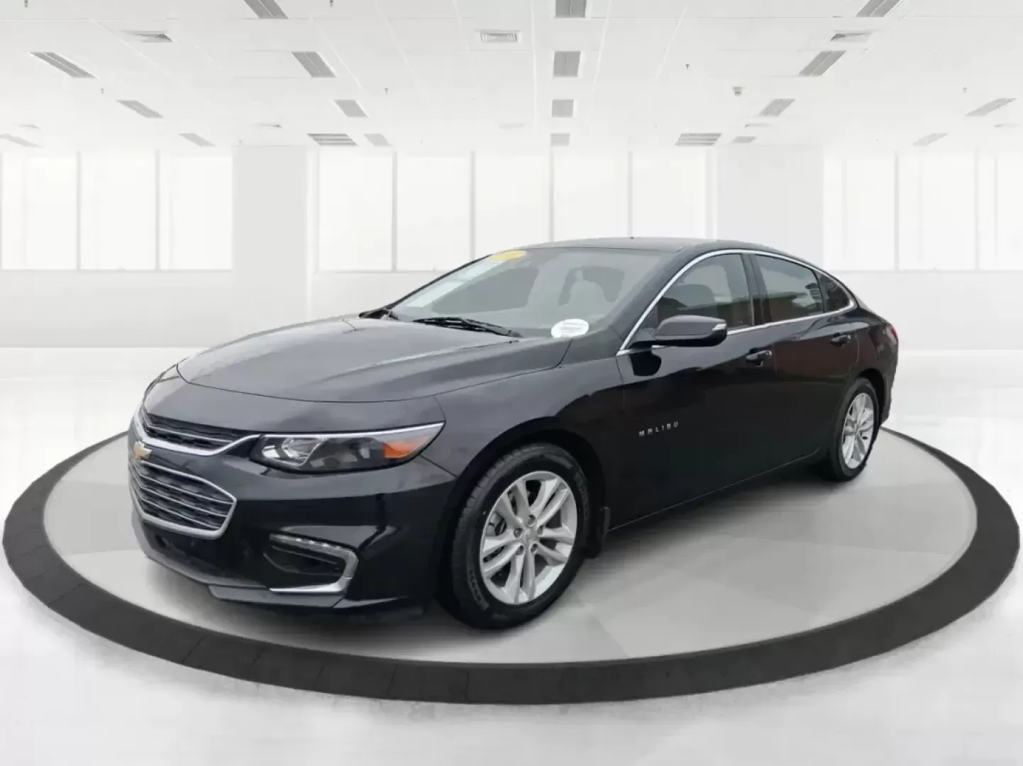 2016 Chevrolet Malibu 1LT (1G1ZE5ST4GF) with an ECOTEC 1.5L I-4 gasoline direct injection engine, 6A transmission, located at 1184 Kauffman Ave, Fairborn, OH, 45324, (937) 908-9800, 39.807072, -84.030914 - Need a dependable sedan for the daily commute to Wright-Patterson AFB, quick school drop-offs, or comfortable weekend drives to Yellow Springs? This 2016 Chevrolet Malibu 1LT is built for real life in Fairborn-efficient, easy to park, and packed with the comfort and safety features that make every m - Photo#8