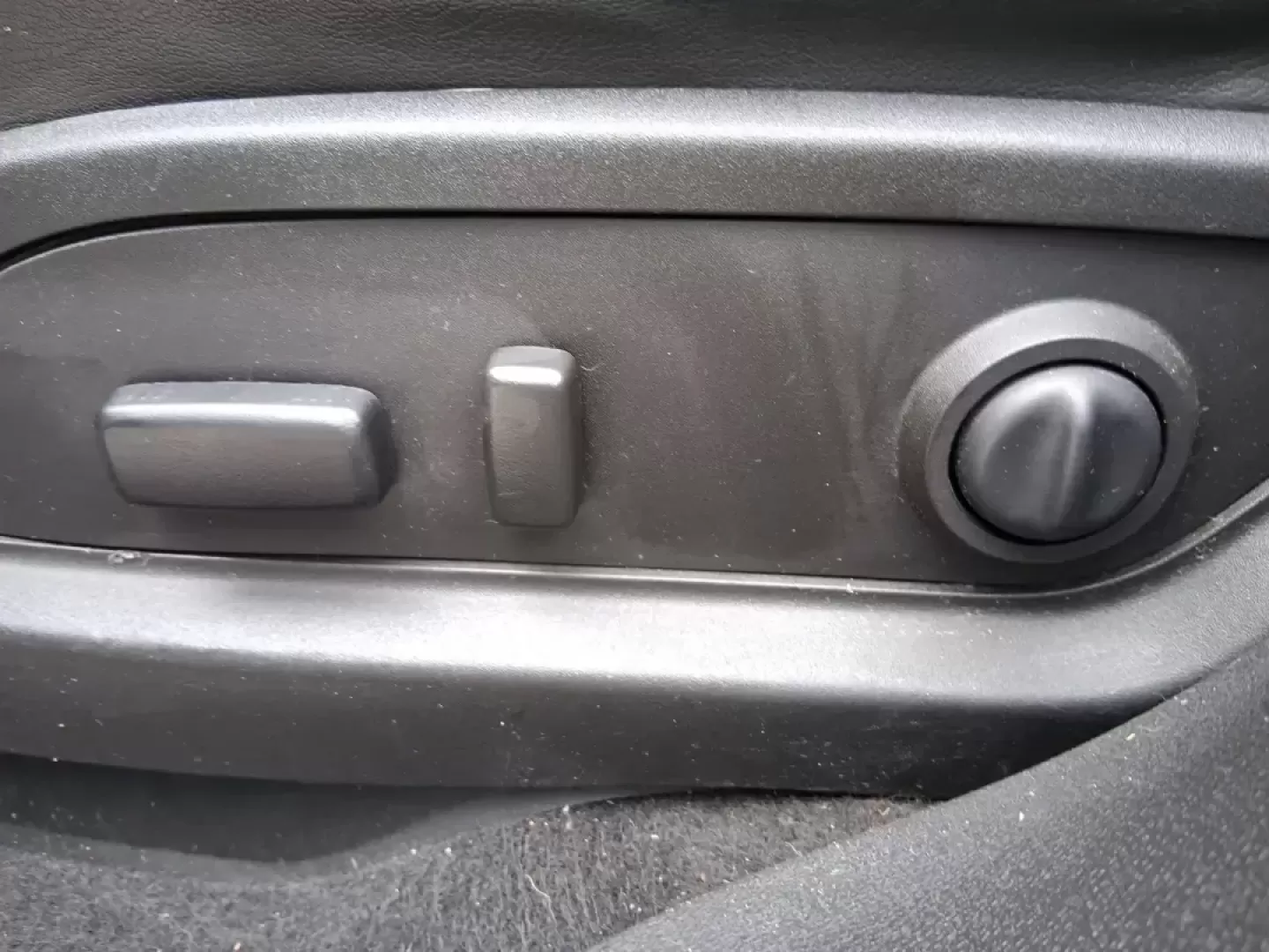 2015 GMC Acadia SLT-1 (1GKKRRKDXFJ) with an 3.6L V-6 gasoline direct injection engine, 6-Speed Automatic transmission, located at 4508 South Dixie Dr, Moraine, OH, 45439, (937) 908-9800, 39.689976, -84.218452 - Need one SUV that can handle school drop-offs, a long commute up I75, and a packed weekend at Carillon Historical Park or a day trip to Caesar Creek? This 2015 GMC Acadia SLT-1 is built for real life in Moraine-roomy, comfortable, and ready for the daily hustle while still feeling upscale for road-t - Photo#18