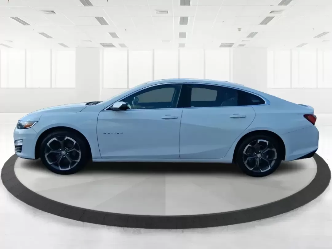 2022 Chevrolet Malibu FWD LT (1G1ZD5ST2NF) with an ECOTEC 1.5L I-4 gasoline direct injection engine, 6A transmission, located at 1230 East Main St, Xenia, OH, 45385, (937) 908-9800, 39.688026, -83.910172 - Need a reliable commuter that still feels comfortable for date night in downtown Xenia, the daily school run, or quick weekend escapes toward John Bryan State Park? This 2022 Chevrolet Malibu LT is built for real life-easy to drive, fuel-friendly on regular unleaded, and packed with the comfort and - Photo#5