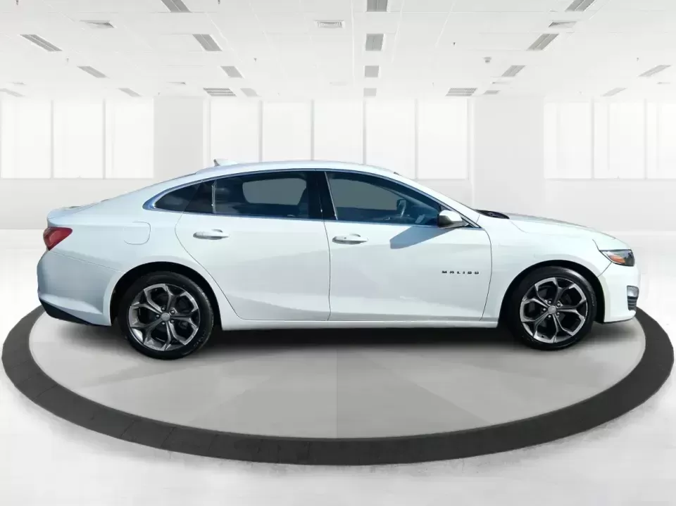 2022 Chevrolet Malibu FWD LT (1G1ZD5ST2NF) with an ECOTEC 1.5L I-4 gasoline direct injection engine, 6A transmission, located at 1230 East Main St, Xenia, OH, 45385, (937) 908-9800, 39.688026, -83.910172 - Need a reliable commuter that still feels comfortable for date night in downtown Xenia, the daily school run, or quick weekend escapes toward John Bryan State Park? This 2022 Chevrolet Malibu LT is built for real life-easy to drive, fuel-friendly on regular unleaded, and packed with the comfort and - Photo#1