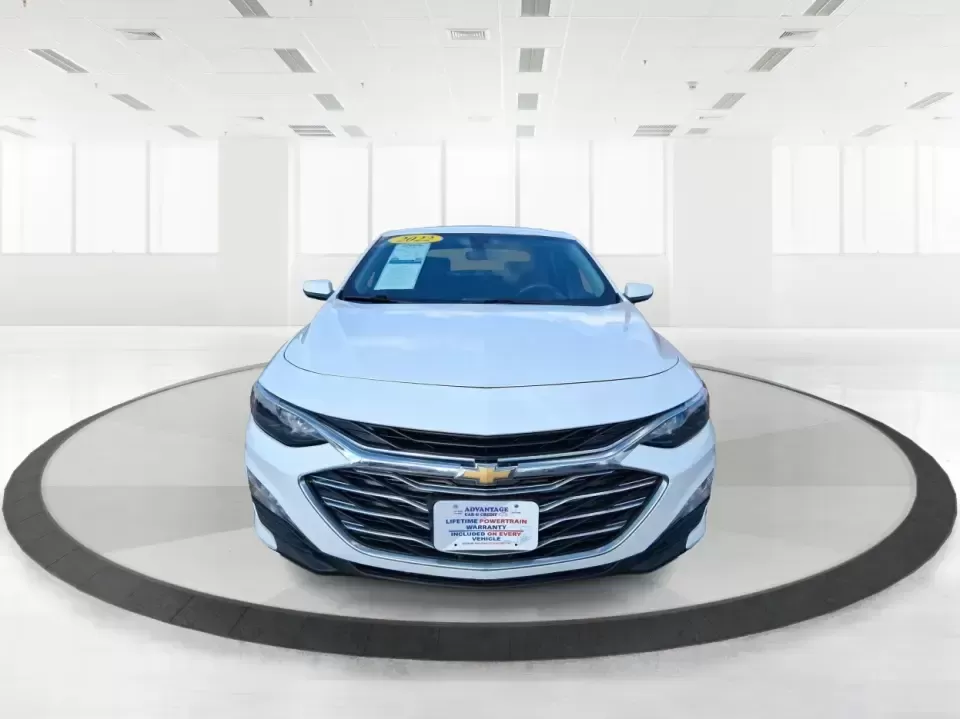 2022 Chevrolet Malibu FWD LT (1G1ZD5ST2NF) with an ECOTEC 1.5L I-4 gasoline direct injection engine, 6A transmission, located at 1184 Kauffman Ave, Fairborn, OH, 45324, (937) 908-9800, 39.807072, -84.030914 - Need a reliable commuter that still feels comfortable for date night in downtown Xenia, the daily school run, or quick weekend escapes toward John Bryan State Park? This 2022 Chevrolet Malibu LT is built for real life-easy to drive, fuel-friendly on regular unleaded, and packed with the comfort and - Photo#7