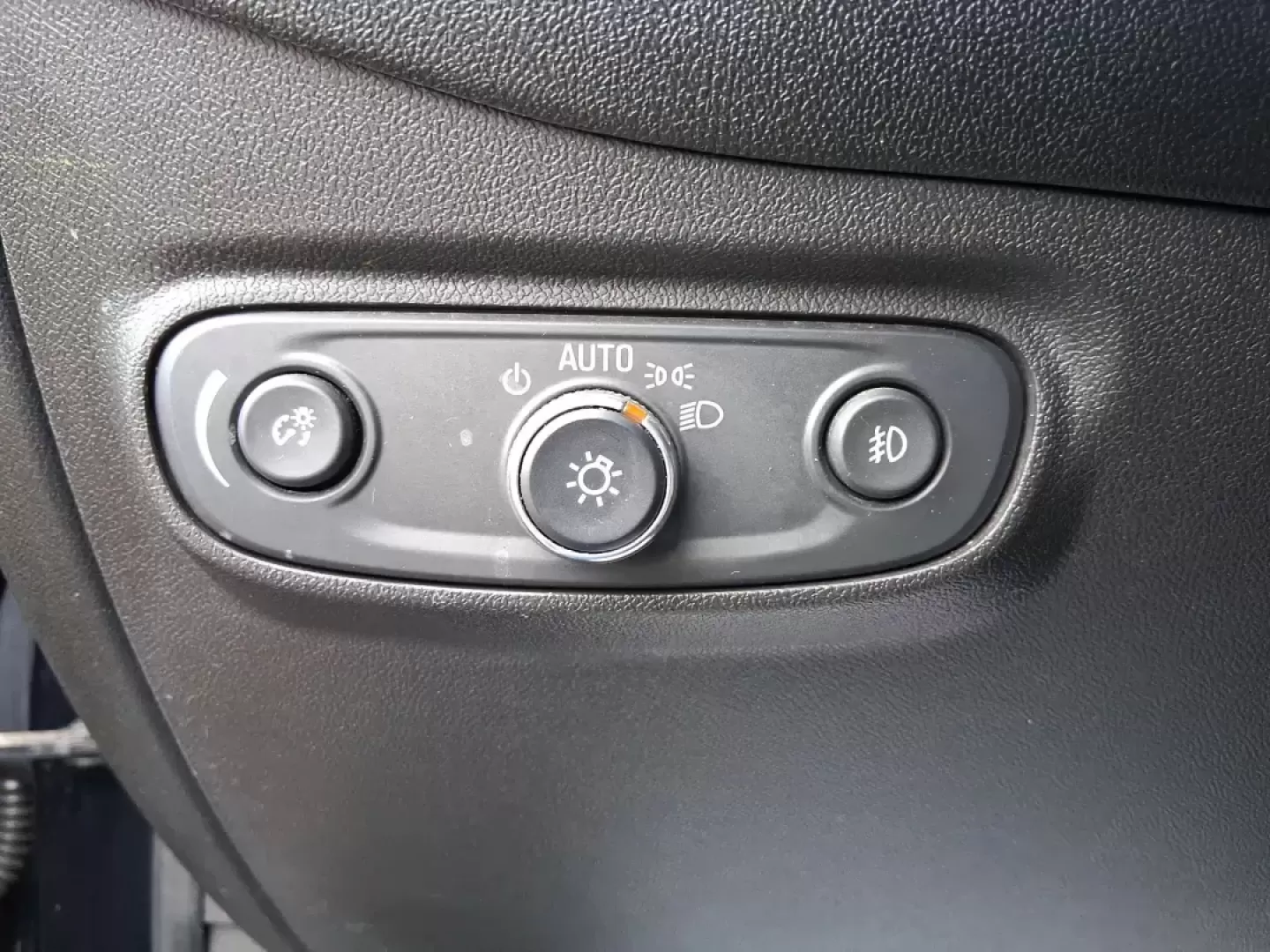 2020 Chevrolet Equinox FWD LT 1.5L Turbo (3GNAXKEV7LS) with an 1.5L I-4 gasoline direct injection engine, 6A transmission, located at 1184 Kauffman Ave, Fairborn, OH, 45324, (937) 908-9800, 39.807072, -84.030914 - Picture your next week going smoother: school drop-offs, I675 commutes, grocery runs, and spontaneous weekend escapes to Yellow Springs-handled in one comfortable, efficient SUV that fits real life. This **2020 Chevrolet Equinox LT (FWD) 1.5L Turbo** in **Pacific Blue Metallic** is a smart choice fo - Photo#17