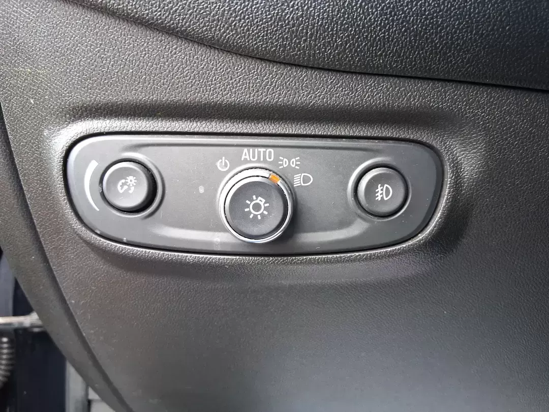 2020 Chevrolet Equinox FWD LT 1.5L Turbo (3GNAXKEV7LS) with an 1.5L I-4 gasoline direct injection engine, 6A transmission, located at 1184 Kauffman Ave, Fairborn, OH, 45324, (937) 908-9800, 39.807072, -84.030914 - Picture your next week going smoother: school drop-offs, I675 commutes, grocery runs, and spontaneous weekend escapes to Yellow Springs-handled in one comfortable, efficient SUV that fits real life. This **2020 Chevrolet Equinox LT (FWD) 1.5L Turbo** in **Pacific Blue Metallic** is a smart choice fo - Photo#17