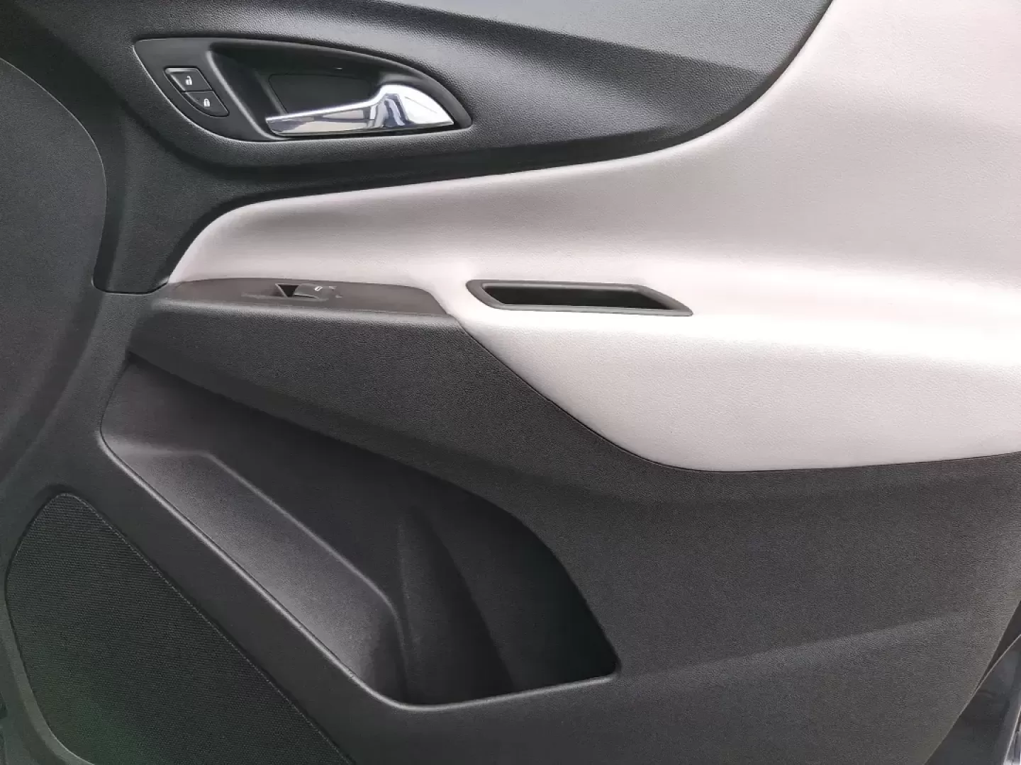 2020 Chevrolet Equinox FWD LT 1.5L Turbo (3GNAXKEV7LS) with an 1.5L I-4 gasoline direct injection engine, 6A transmission, located at 1184 Kauffman Ave, Fairborn, OH, 45324, (937) 908-9800, 39.807072, -84.030914 - Picture your next week going smoother: school drop-offs, I675 commutes, grocery runs, and spontaneous weekend escapes to Yellow Springs-handled in one comfortable, efficient SUV that fits real life. This **2020 Chevrolet Equinox LT (FWD) 1.5L Turbo** in **Pacific Blue Metallic** is a smart choice fo - Photo#20