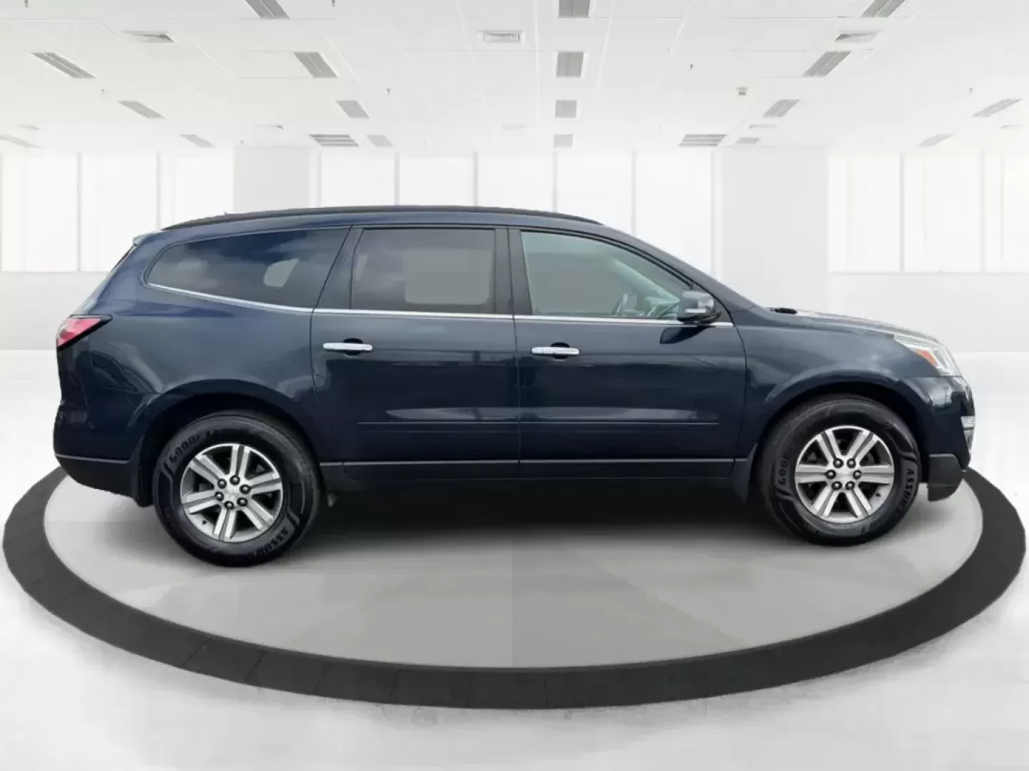 2016 Chevrolet Traverse 2LT (1GNKVHKD0GJ) with an 3.6L V-6 gasoline direct injection engine, 6-Speed Automatic transmission, located at 401 Woodman Dr, Riverside, OH, 45431, (937) 908-9800, 39.760899, -84.123421 - Pack up the kids, cue up the playlist, and point the GPS toward your next weekend getaway-this 2016 Chevrolet Traverse 2LT is the kind of roomy, confident SUV that makes school runs, long commutes, and road trips out of Riverside feel easy and comfortable. With seating flexibility, family-friendly s - Photo#1