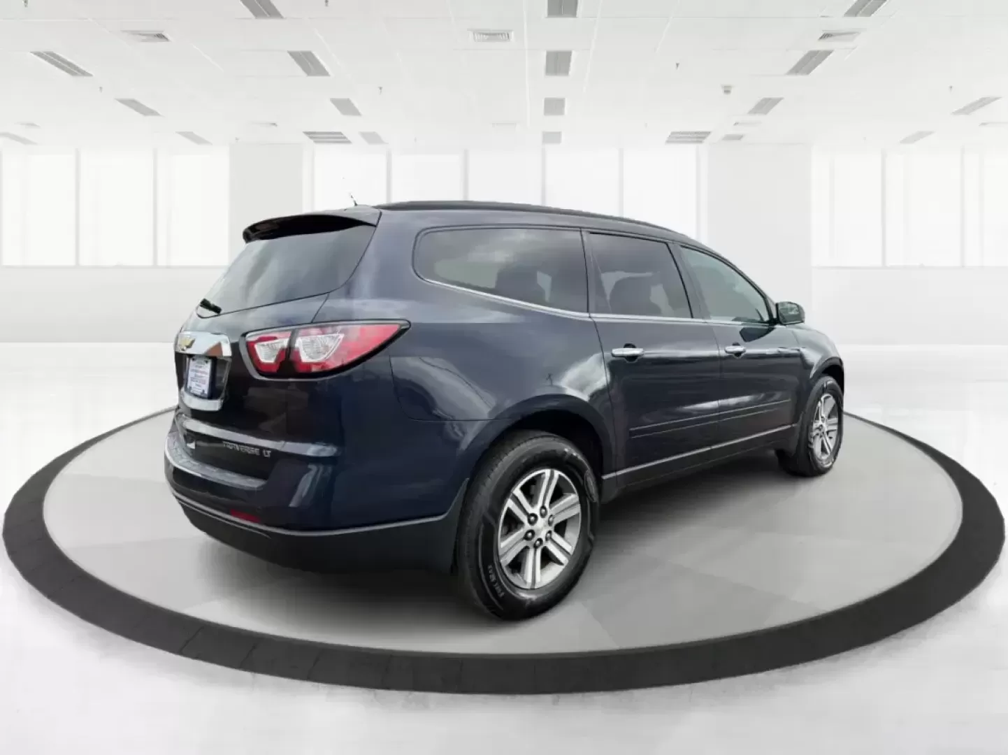 2016 Chevrolet Traverse 2LT (1GNKVHKD0GJ) with an 3.6L V-6 gasoline direct injection engine, 6-Speed Automatic transmission, located at 401 Woodman Dr, Riverside, OH, 45431, (937) 908-9800, 39.760899, -84.123421 - Pack up the kids, cue up the playlist, and point the GPS toward your next weekend getaway-this 2016 Chevrolet Traverse 2LT is the kind of roomy, confident SUV that makes school runs, long commutes, and road trips out of Riverside feel easy and comfortable. With seating flexibility, family-friendly s - Photo#2