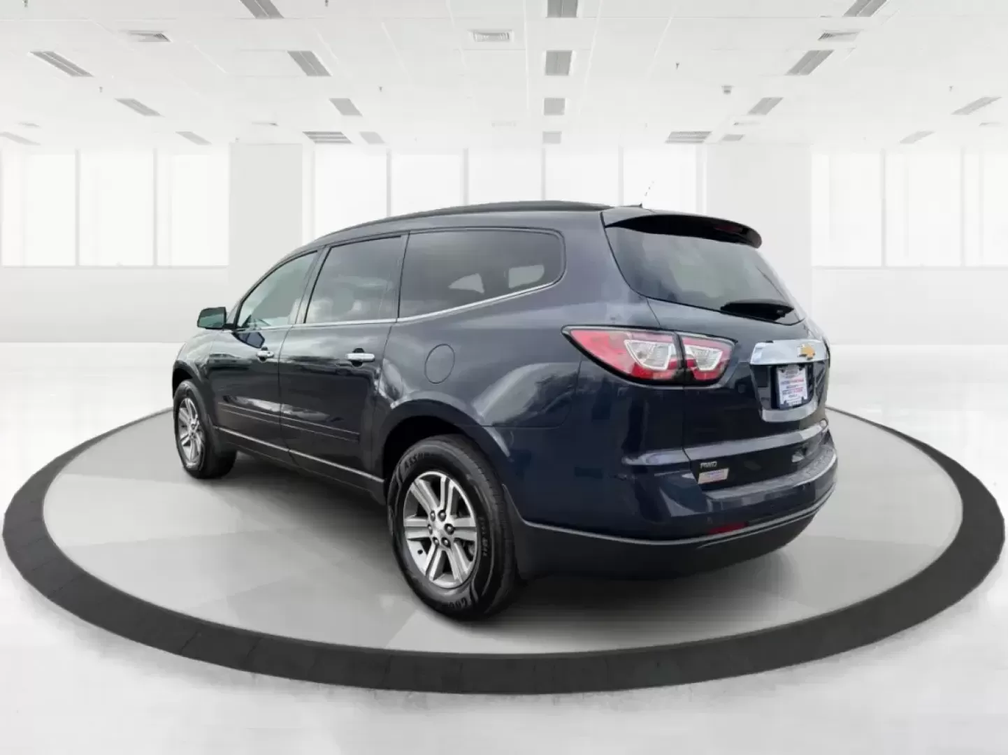 2016 Chevrolet Traverse 2LT (1GNKVHKD0GJ) with an 3.6L V-6 gasoline direct injection engine, 6-Speed Automatic transmission, located at 401 Woodman Dr, Riverside, OH, 45431, (937) 908-9800, 39.760899, -84.123421 - Pack up the kids, cue up the playlist, and point the GPS toward your next weekend getaway-this 2016 Chevrolet Traverse 2LT is the kind of roomy, confident SUV that makes school runs, long commutes, and road trips out of Riverside feel easy and comfortable. With seating flexibility, family-friendly s - Photo#4