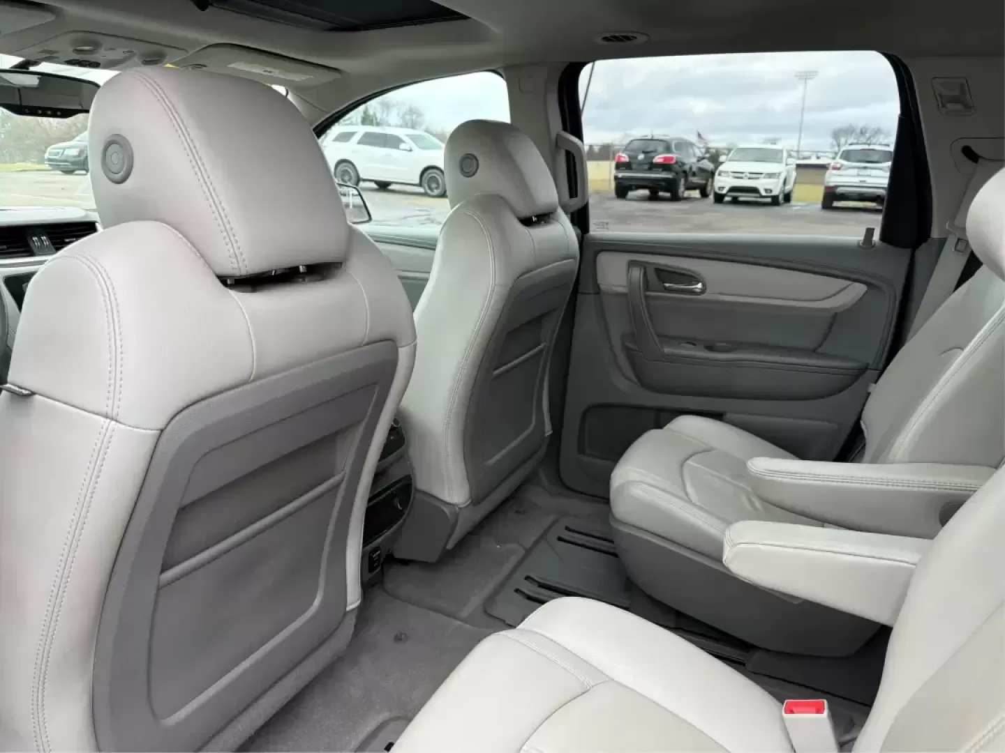 2016 Chevrolet Traverse 2LT (1GNKVHKD0GJ) with an 3.6L V-6 gasoline direct injection engine, 6-Speed Automatic transmission, located at 401 Woodman Dr, Riverside, OH, 45431, (937) 908-9800, 39.760899, -84.123421 - Pack up the kids, cue up the playlist, and point the GPS toward your next weekend getaway-this 2016 Chevrolet Traverse 2LT is the kind of roomy, confident SUV that makes school runs, long commutes, and road trips out of Riverside feel easy and comfortable. With seating flexibility, family-friendly s - Photo#10