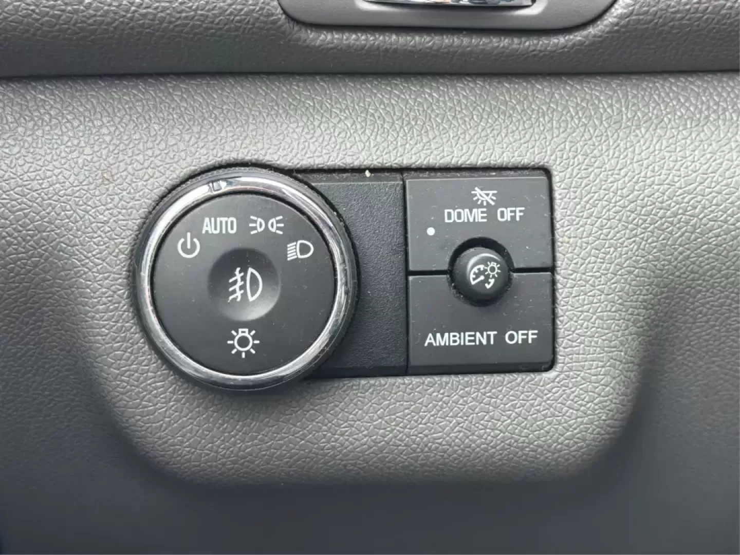 2016 Chevrolet Traverse 2LT (1GNKVHKD0GJ) with an 3.6L V-6 gasoline direct injection engine, 6-Speed Automatic transmission, located at 401 Woodman Dr, Riverside, OH, 45431, (937) 908-9800, 39.760899, -84.123421 - Pack up the kids, cue up the playlist, and point the GPS toward your next weekend getaway-this 2016 Chevrolet Traverse 2LT is the kind of roomy, confident SUV that makes school runs, long commutes, and road trips out of Riverside feel easy and comfortable. With seating flexibility, family-friendly s - Photo#17