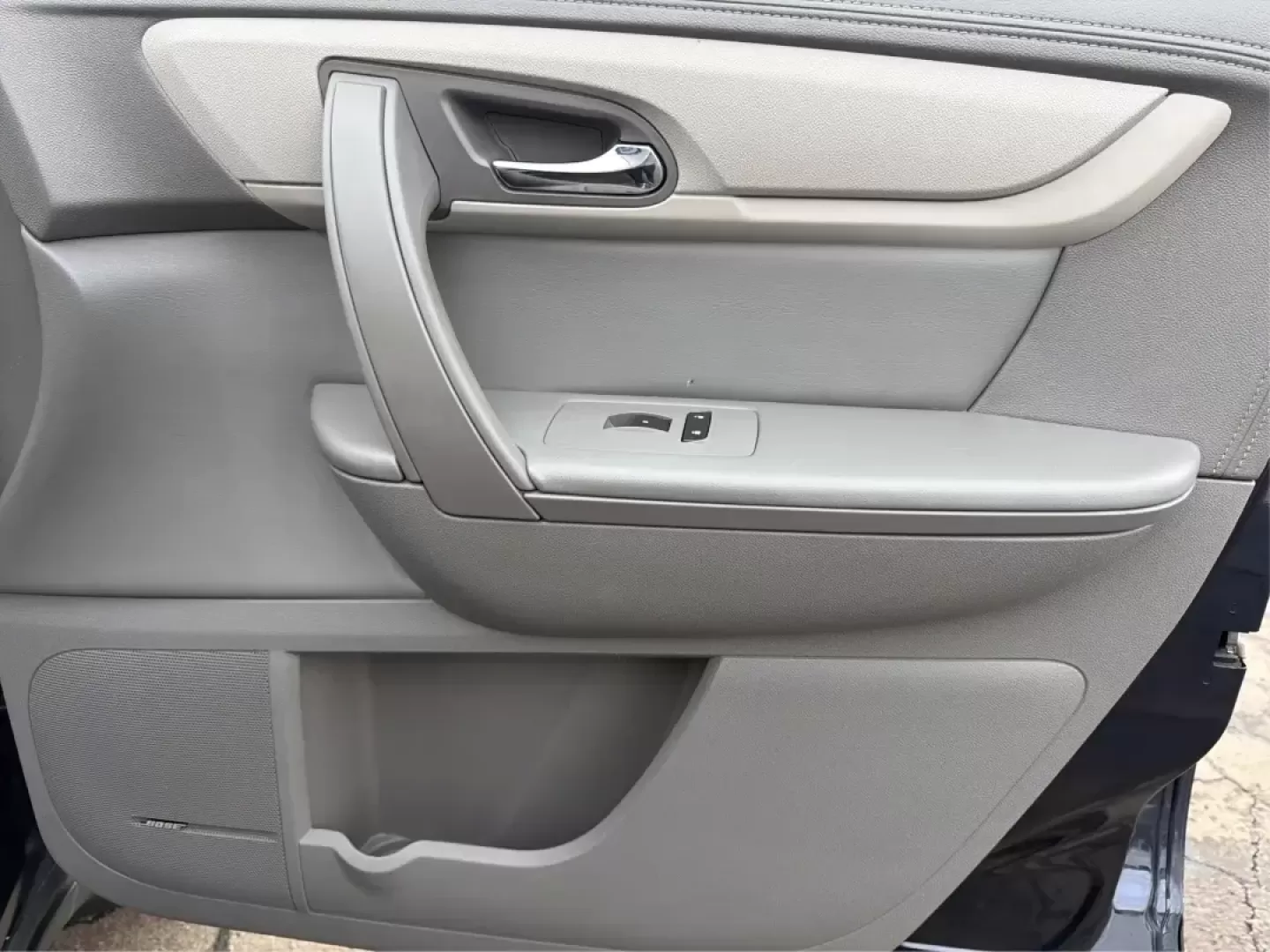 2016 Chevrolet Traverse 2LT (1GNKVHKD0GJ) with an 3.6L V-6 gasoline direct injection engine, 6-Speed Automatic transmission, located at 401 Woodman Dr, Riverside, OH, 45431, (937) 908-9800, 39.760899, -84.123421 - Pack up the kids, cue up the playlist, and point the GPS toward your next weekend getaway-this 2016 Chevrolet Traverse 2LT is the kind of roomy, confident SUV that makes school runs, long commutes, and road trips out of Riverside feel easy and comfortable. With seating flexibility, family-friendly s - Photo#20