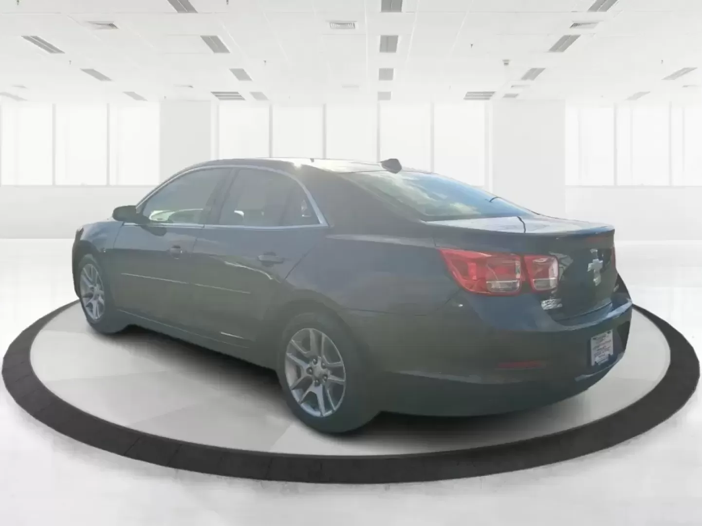 2013 Chevrolet Malibu 1LT (1G11C5SA6DF) with an ECOTEC 2.5L I-4 gasoline direct injection engine, 6-Speed Automatic transmission, located at 1951 S Dayton Lakeview Rd., New Carlisle, OH, 45344, (937) 908-9800, 39.890999, -84.050255 - Need a dependable daily driver that can handle the school run, the I70 commute, and the occasional weekend getaway without draining your budget? This 2013 Chevrolet Malibu 1LT is a smart, comfortable sedan for real-life Ohio driving-easy to park, smooth on longer trips, and efficient enough for ever - Photo#4