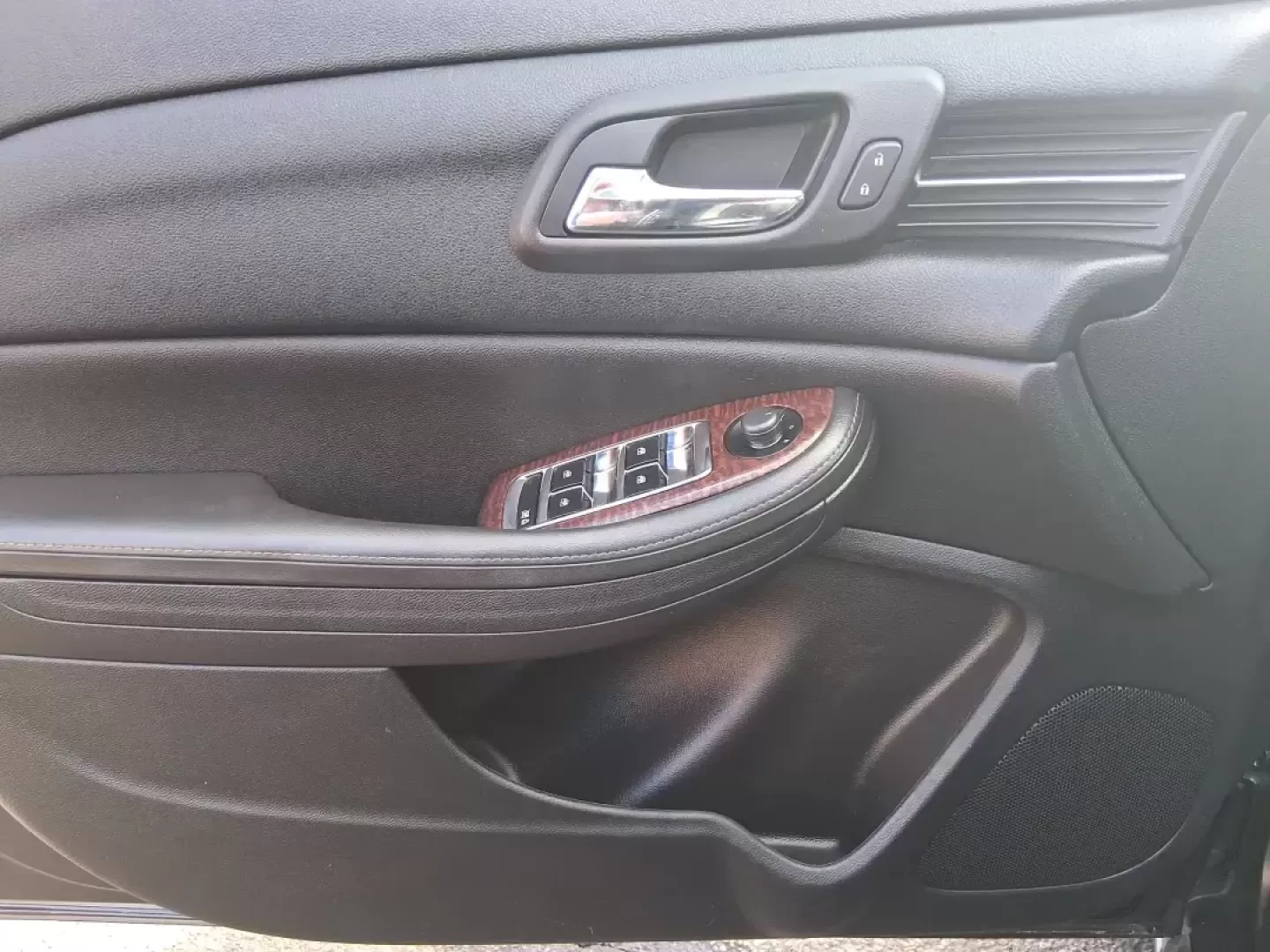 2013 Chevrolet Malibu 1LT (1G11C5SA6DF) with an ECOTEC 2.5L I-4 gasoline direct injection engine, 6-Speed Automatic transmission, located at 1951 S Dayton Lakeview Rd., New Carlisle, OH, 45344, (937) 908-9800, 39.890999, -84.050255 - Need a dependable daily driver that can handle the school run, the I70 commute, and the occasional weekend getaway without draining your budget? This 2013 Chevrolet Malibu 1LT is a smart, comfortable sedan for real-life Ohio driving-easy to park, smooth on longer trips, and efficient enough for ever - Photo#19