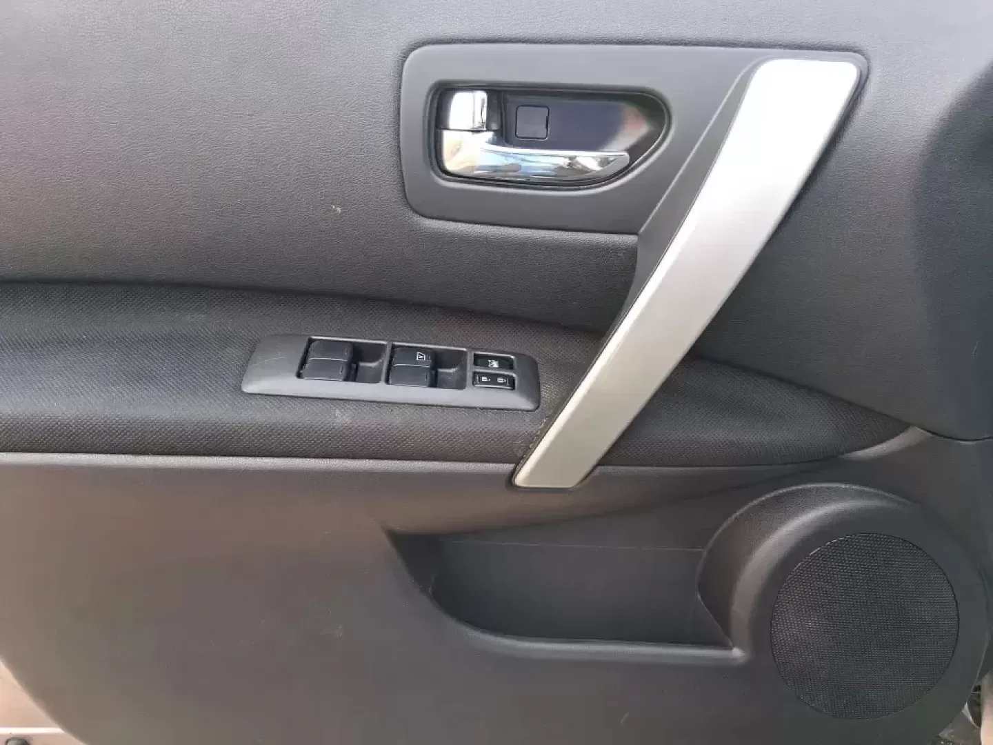 2013 Nissan Rogue S (JN8AS5MV5DW) with an 2.5L I-4 DOHC engine, Continuously Variable Transmission transmission, located at 8750 N County Rd 25A, Piqua, OH, 45356, (937) 908-9800, 40.164391, -84.232513 - Ready for a practical SUV that fits real life in the Miami Valley-school drop-offs, I-75 commutes, grocery runs, and spontaneous weekend getaways to Carillon Historical Park or a stroll around The Greene? This **2013 Nissan Rogue S** is the kind of compact SUV that makes everyday driving easier, wit - Photo#17