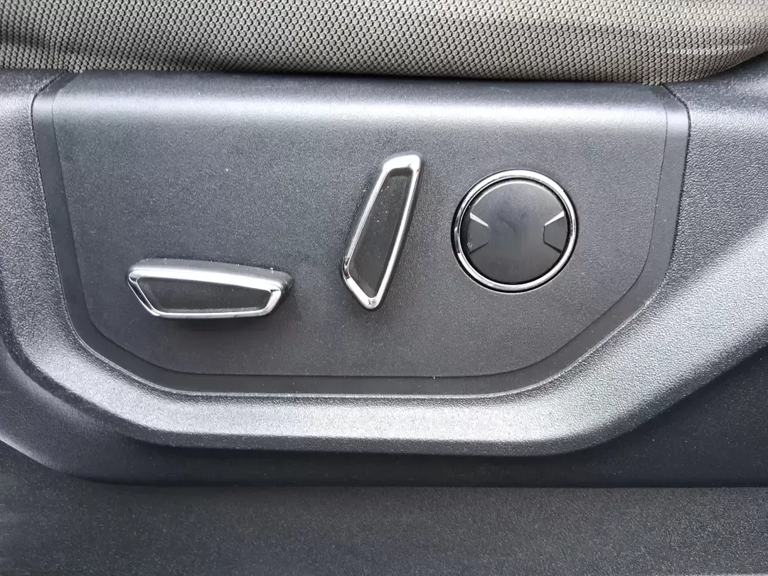 2016 Ford F-150 XLT (1FTEW1EP1GK) with an 2.7L V6 DOHC 24V engine, 6A transmission, located at 8750 N County Rd 25A, Piqua, OH, 45356, (937) 908-9800, 40.164391, -84.232513 - Need one truck that can handle weekday work runs, Saturday projects, and a last-minute road trip up I75 without breaking a sweat? This 2016 Ford F150 XLT Crew Cab 4WD is built for the doitall lifestyle-room for the crew, confidence in Ohio weather, and the capability to tow, haul, and explore while - Photo#17