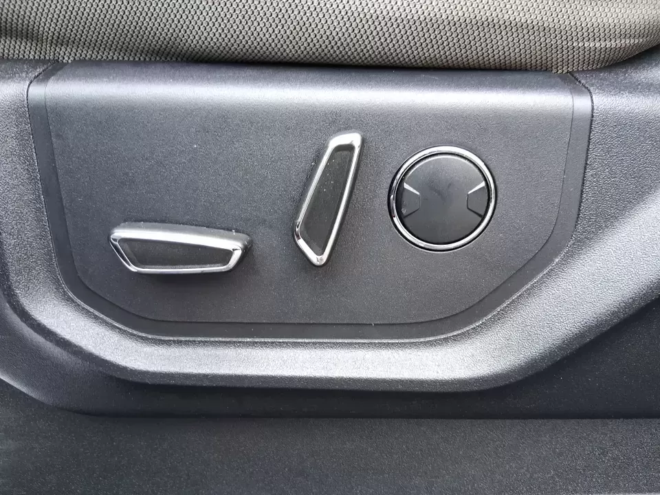 2016 Ford F-150 XLT (1FTEW1EP1GK) with an 2.7L V6 DOHC 24V engine, 6A transmission, located at 8750 N County Rd 25A, Piqua, OH, 45356, (937) 908-9800, 40.164391, -84.232513 - Need one truck that can handle weekday work runs, Saturday projects, and a last-minute road trip up I75 without breaking a sweat? This 2016 Ford F150 XLT Crew Cab 4WD is built for the doitall lifestyle-room for the crew, confidence in Ohio weather, and the capability to tow, haul, and explore while - Photo#17