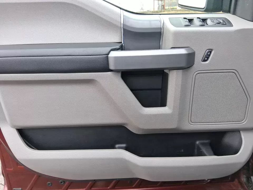 2016 Ford F-150 XLT (1FTEW1EP1GK) with an 2.7L V6 DOHC 24V engine, 6A transmission, located at 8750 N County Rd 25A, Piqua, OH, 45356, (937) 908-9800, 40.164391, -84.232513 - Need one truck that can handle weekday work runs, Saturday projects, and a last-minute road trip up I75 without breaking a sweat? This 2016 Ford F150 XLT Crew Cab 4WD is built for the doitall lifestyle-room for the crew, confidence in Ohio weather, and the capability to tow, haul, and explore while - Photo#18