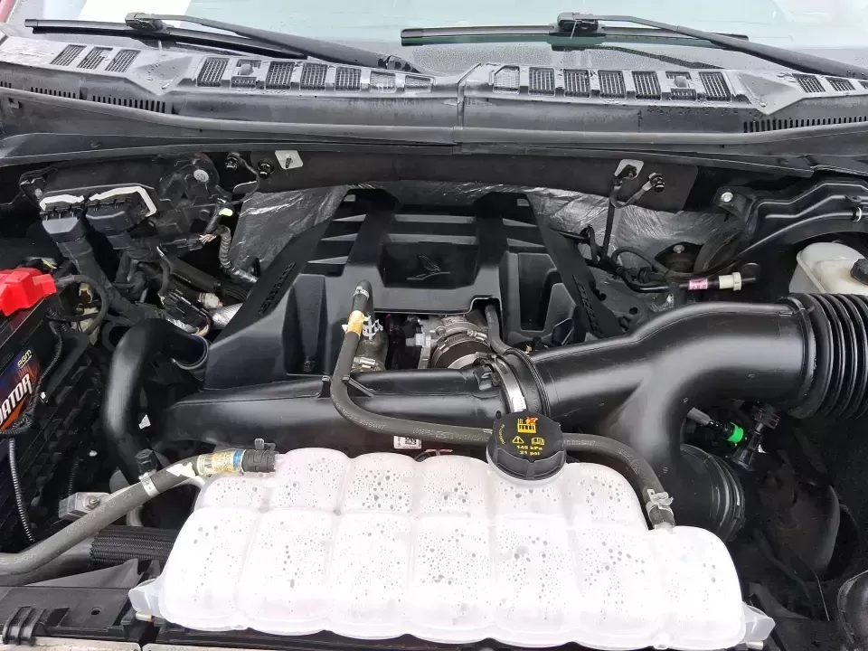 2016 Ford F-150 XLT (1FTEW1EP1GK) with an 2.7L V6 DOHC 24V engine, 6A transmission, located at 401 Woodman Dr, Riverside, OH, 45431, (937) 908-9800, 39.760899, -84.123421 - Need one truck that can handle weekday work runs, Saturday projects, and a last-minute road trip up I75 without breaking a sweat? This 2016 Ford F150 XLT Crew Cab 4WD is built for the doitall lifestyle-room for the crew, confidence in Ohio weather, and the capability to tow, haul, and explore while - Photo#11