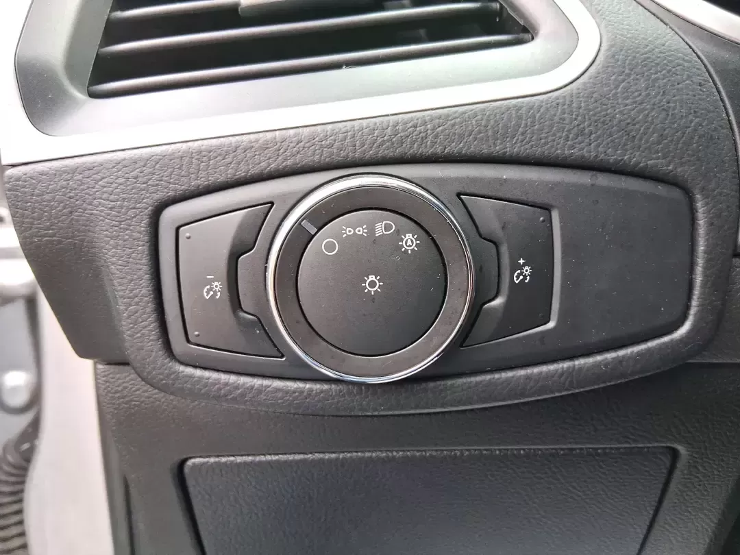 2018 Ford Edge SEL (2FMPK4J95JB) with an 2.0L L4 DOHC 16V engine, 6A transmission, located at 1099 N County Rd 25A , Troy, OH, 45373, (937) 908-9800, 40.057079, -84.212883 - Load up the family, point the hood toward a weekend getaway, and enjoy the confident, all-weather versatility that makes an SUV the go-to choice in Ohio-this 2018 Ford Edge SEL is built for real life, from school runs and grocery trips to road trips out toward Indian Lake or a day exploring downtown - Photo#17