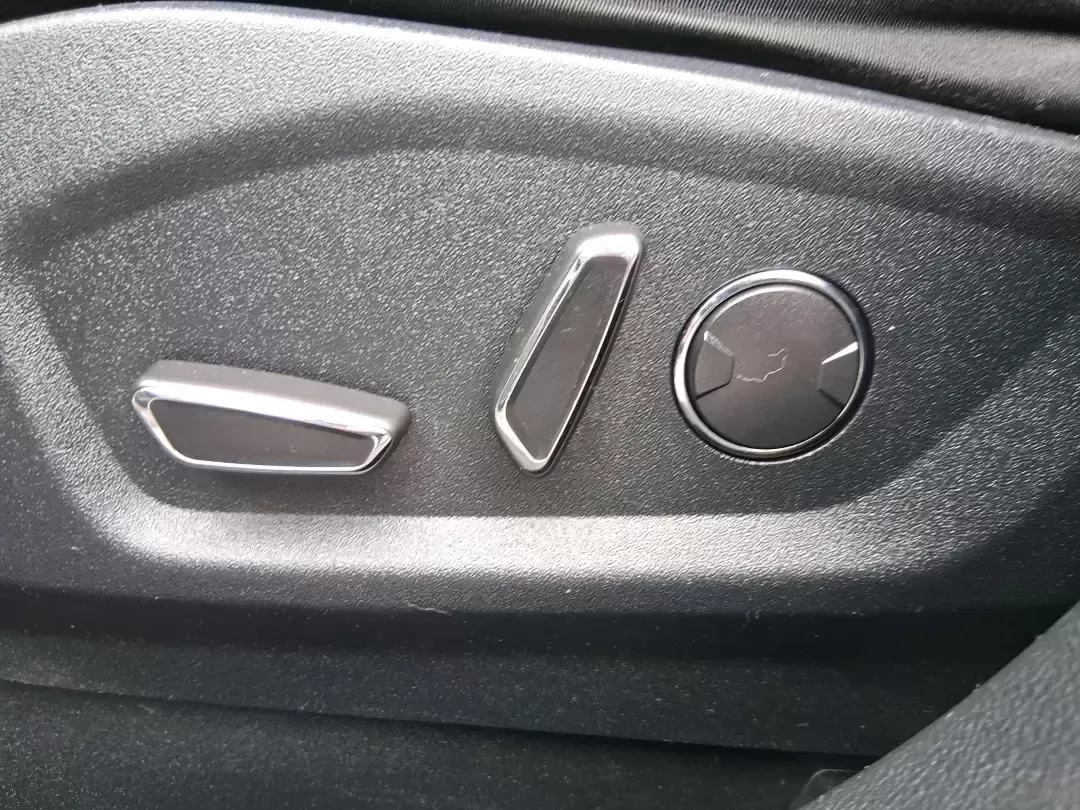 2018 Ford Edge SEL (2FMPK4J95JB) with an 2.0L L4 DOHC 16V engine, 6A transmission, located at 1099 N County Rd 25A , Troy, OH, 45373, (937) 908-9800, 40.057079, -84.212883 - Load up the family, point the hood toward a weekend getaway, and enjoy the confident, all-weather versatility that makes an SUV the go-to choice in Ohio-this 2018 Ford Edge SEL is built for real life, from school runs and grocery trips to road trips out toward Indian Lake or a day exploring downtown - Photo#18