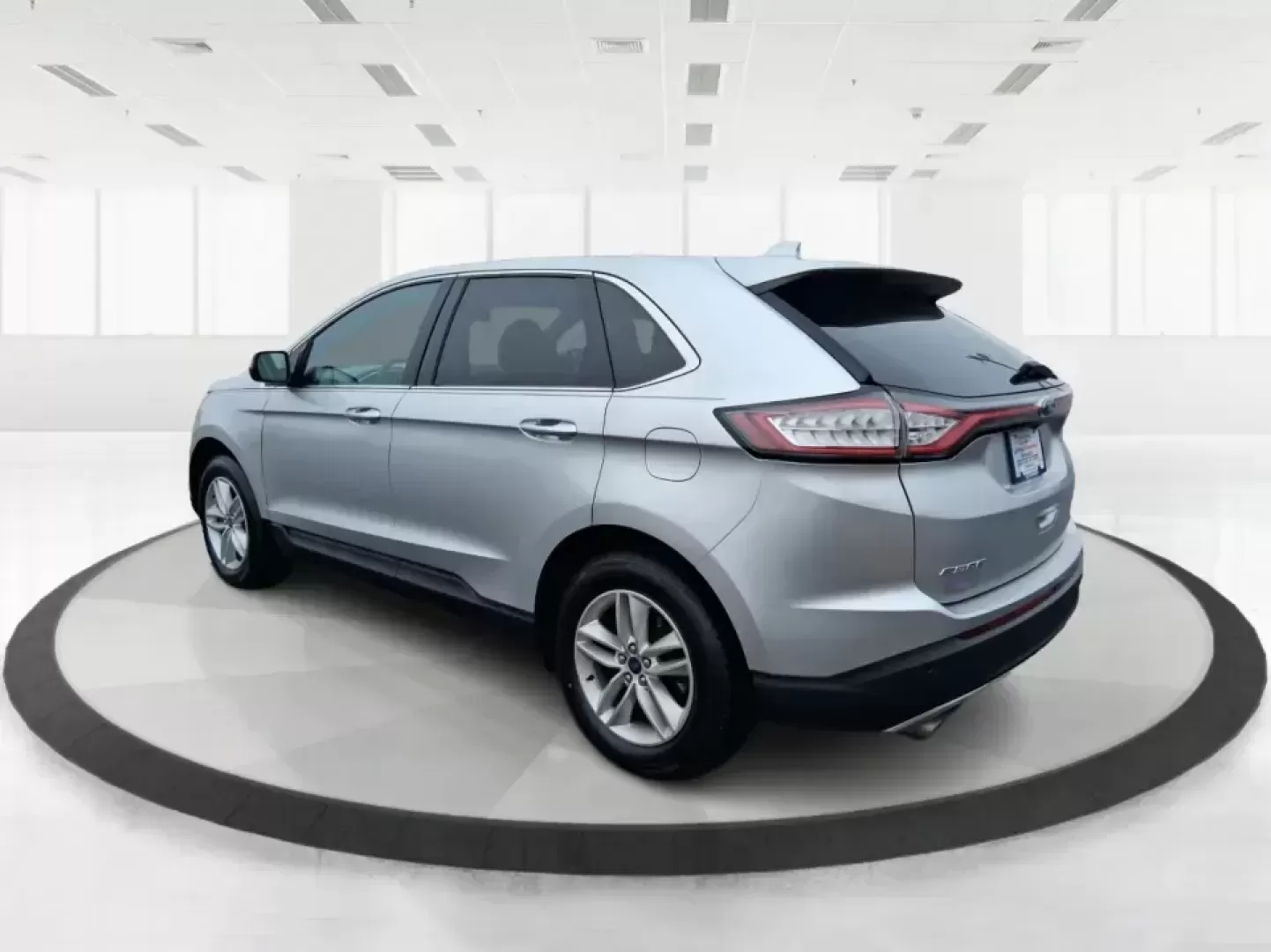 2018 Ford Edge SEL (2FMPK4J95JB) with an 2.0L L4 DOHC 16V engine, 6A transmission, located at 1230 East Main St, Xenia, OH, 45385, (937) 908-9800, 39.688026, -83.910172 - Load up the family, point the hood toward a weekend getaway, and enjoy the confident, all-weather versatility that makes an SUV the go-to choice in Ohio-this 2018 Ford Edge SEL is built for real life, from school runs and grocery trips to road trips out toward Indian Lake or a day exploring downtown - Photo#4