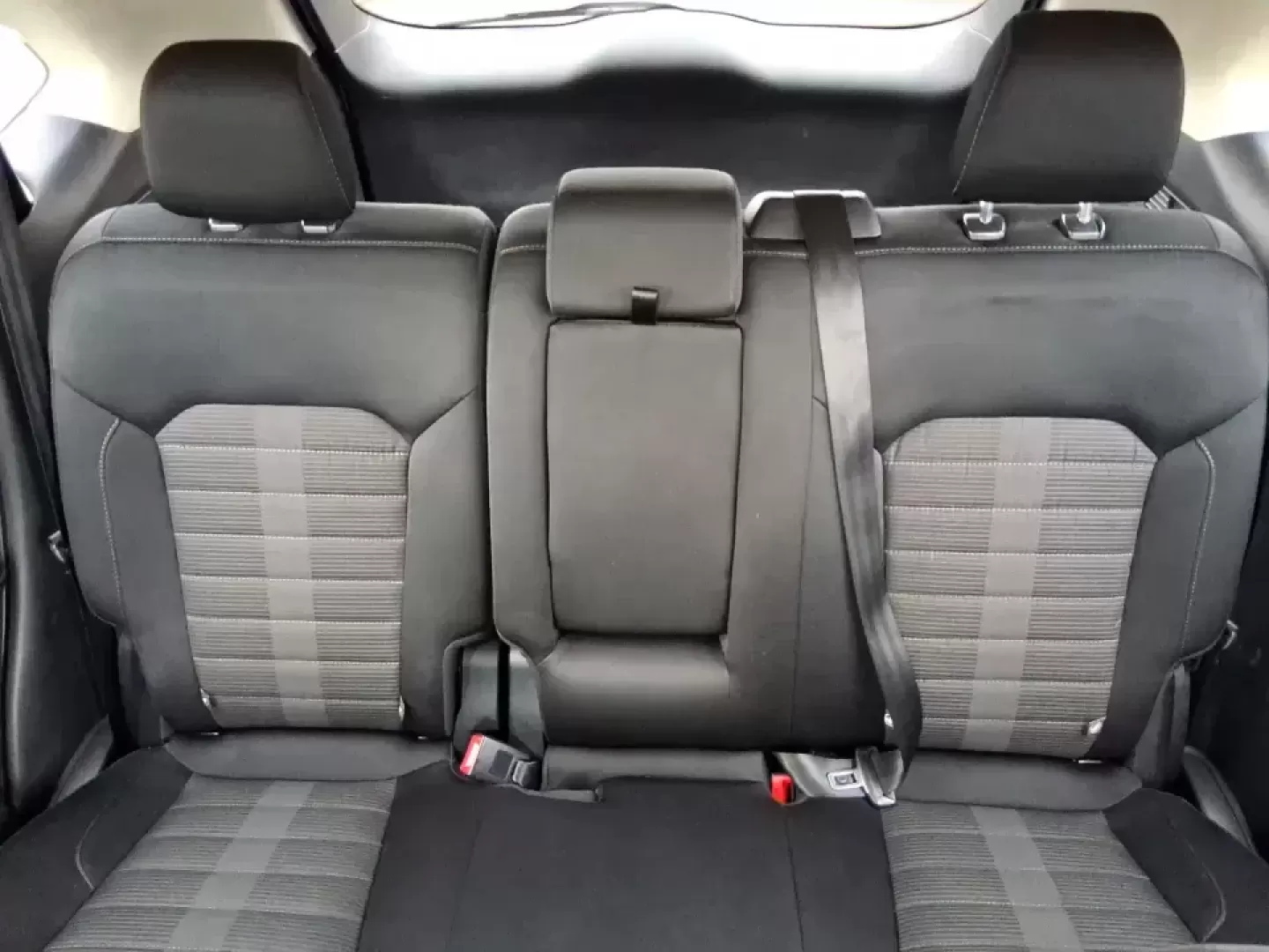 2018 Ford Edge SEL (2FMPK4J95JB) with an 2.0L L4 DOHC 16V engine, 6A transmission, located at 1230 East Main St, Xenia, OH, 45385, (937) 908-9800, 39.688026, -83.910172 - Load up the family, point the hood toward a weekend getaway, and enjoy the confident, all-weather versatility that makes an SUV the go-to choice in Ohio-this 2018 Ford Edge SEL is built for real life, from school runs and grocery trips to road trips out toward Indian Lake or a day exploring downtown - Photo#14