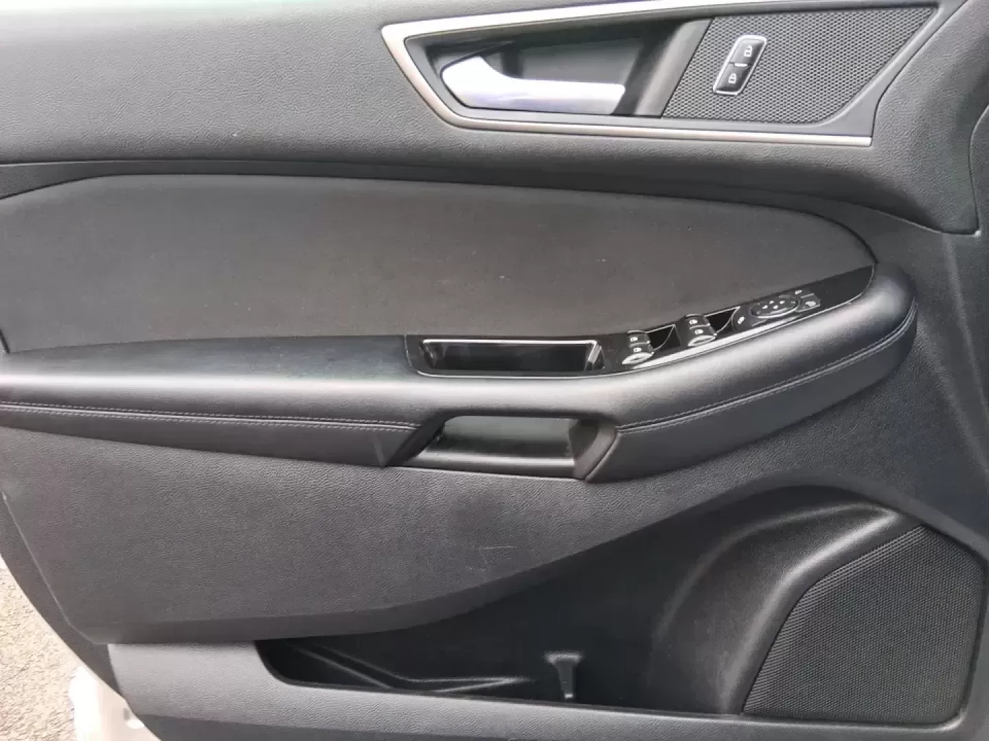 2018 Ford Edge SEL (2FMPK4J95JB) with an 2.0L L4 DOHC 16V engine, 6A transmission, located at 1230 East Main St, Xenia, OH, 45385, (937) 908-9800, 39.688026, -83.910172 - Load up the family, point the hood toward a weekend getaway, and enjoy the confident, all-weather versatility that makes an SUV the go-to choice in Ohio-this 2018 Ford Edge SEL is built for real life, from school runs and grocery trips to road trips out toward Indian Lake or a day exploring downtown - Photo#19