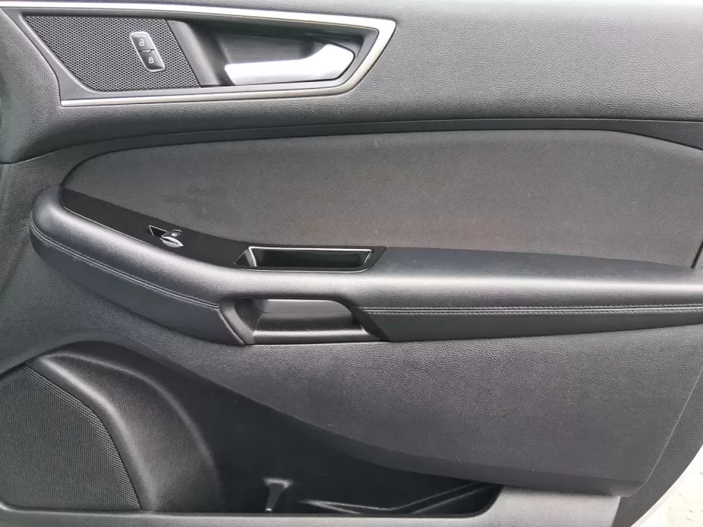 2018 Ford Edge SEL (2FMPK4J95JB) with an 2.0L L4 DOHC 16V engine, 6A transmission, located at 1230 East Main St, Xenia, OH, 45385, (937) 908-9800, 39.688026, -83.910172 - Load up the family, point the hood toward a weekend getaway, and enjoy the confident, all-weather versatility that makes an SUV the go-to choice in Ohio-this 2018 Ford Edge SEL is built for real life, from school runs and grocery trips to road trips out toward Indian Lake or a day exploring downtown - Photo#20