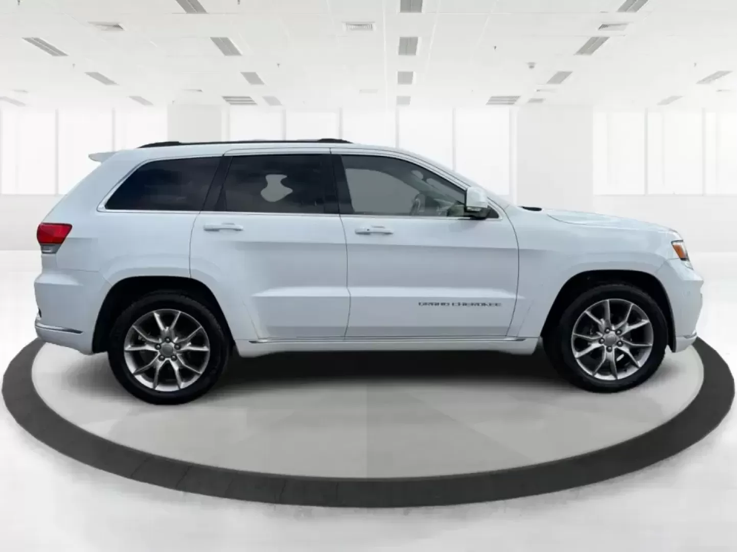 2016 Jeep Grand Cherokee Summit (1C4RJFJGXGC) with an 3.6L V6 DOHC 24V engine, 8A transmission, located at 1184 Kauffman Ave, Fairborn, OH, 45324, (937) 908-9800, 39.807072, -84.030914 - Pack the cooler, load up the family, and point the hood toward your next weekend escape-this 2016 Jeep Grand Cherokee Summit 4WD is built for Ohio life, from daily commutes across town to road trips out toward Hocking Hills. With its confident SUV stance, upscale Summit trim, and go-anywhere capabil - Photo#1