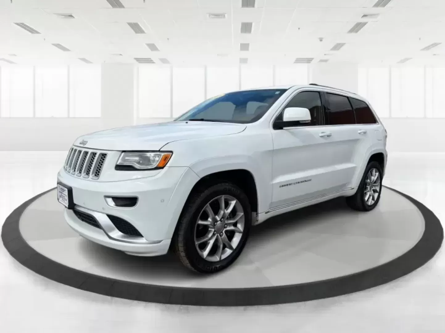 2016 Jeep Grand Cherokee Summit (1C4RJFJGXGC) with an 3.6L V6 DOHC 24V engine, 8A transmission, located at 1184 Kauffman Ave, Fairborn, OH, 45324, (937) 908-9800, 39.807072, -84.030914 - Pack the cooler, load up the family, and point the hood toward your next weekend escape-this 2016 Jeep Grand Cherokee Summit 4WD is built for Ohio life, from daily commutes across town to road trips out toward Hocking Hills. With its confident SUV stance, upscale Summit trim, and go-anywhere capabil - Photo#8