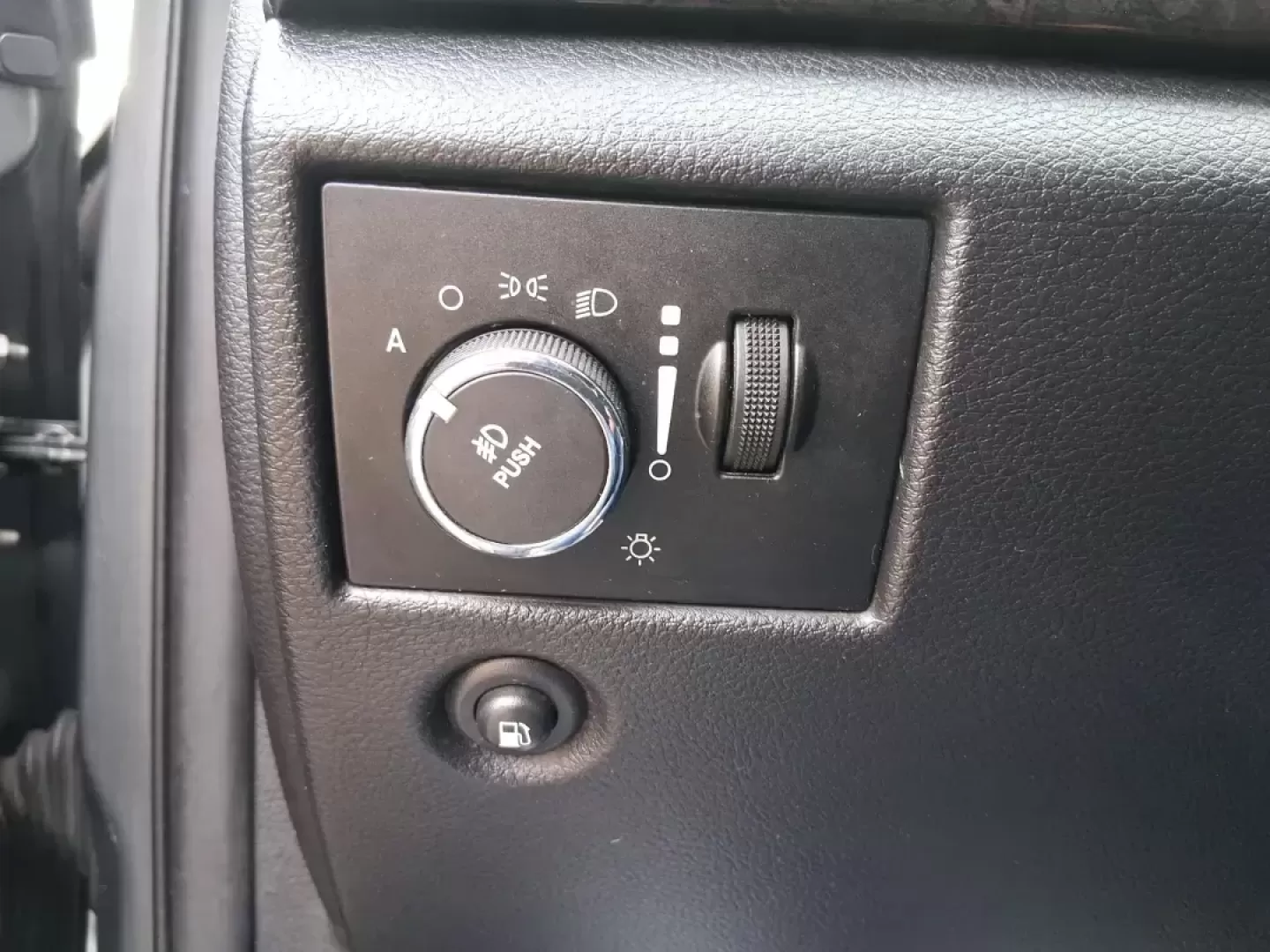 2013 Jeep Grand Cherokee Laredo (1C4RJFAG1DC) with an 3.6L V6 DOHC 24V engine, 5-Speed Automatic transmission, located at 401 Woodman Dr, Riverside, OH, 45431, (937) 908-9800, 39.760899, -84.123421 - Pack up the family, point the hood toward the next weekend getaway, and enjoy the confidence that comes with a capable SUV built for real life in Ohio. This 2013 Jeep Grand Cherokee Laredo in Mineral Gray Metallic Clearcoat is the kind of vehicle that fits your routine Monday through Friday-then tur - Photo#17