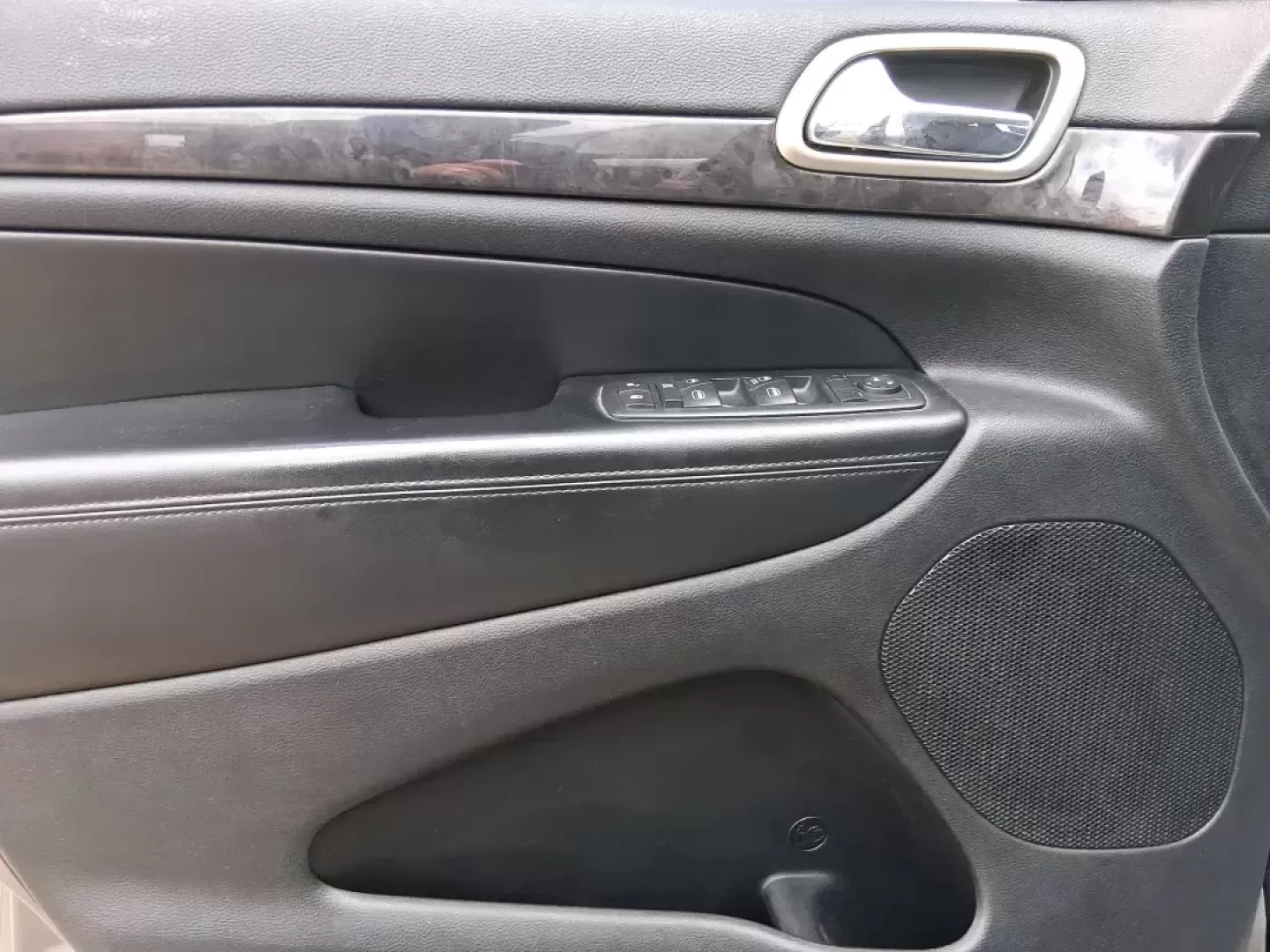 2013 Jeep Grand Cherokee Laredo (1C4RJFAG1DC) with an 3.6L V6 DOHC 24V engine, 5-Speed Automatic transmission, located at 401 Woodman Dr, Riverside, OH, 45431, (937) 908-9800, 39.760899, -84.123421 - Pack up the family, point the hood toward the next weekend getaway, and enjoy the confidence that comes with a capable SUV built for real life in Ohio. This 2013 Jeep Grand Cherokee Laredo in Mineral Gray Metallic Clearcoat is the kind of vehicle that fits your routine Monday through Friday-then tur - Photo#19