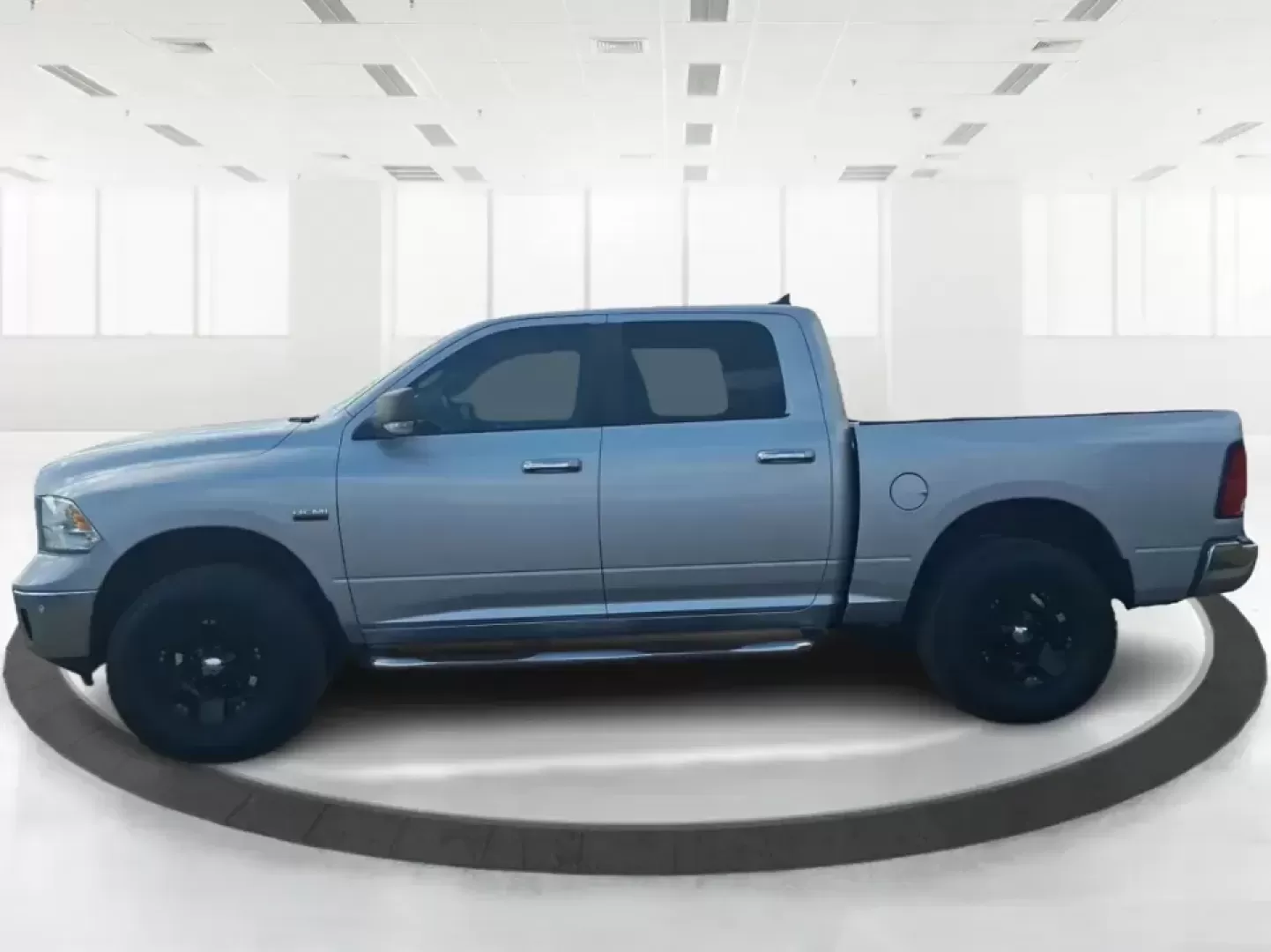 2016 Ram 1500 Lone Star (1C6RR7LT7GS) with an 5.7L V8 OHV 16V engine, 6A transmission, located at 401 Woodman Dr, Riverside, OH, 45431, (937) 908-9800, 39.760899, -84.123421 - Built for Midwest workweeks and weekend getaways, this 2016 Ram 1500 Lone Star Crew Cab is the kind of truck that fits real life in Riverside, Ohio-whether you're hauling gear for a home project, towing the toys for a trip out toward the Miami Valley, or loading up the family for a long road day on - Photo#5