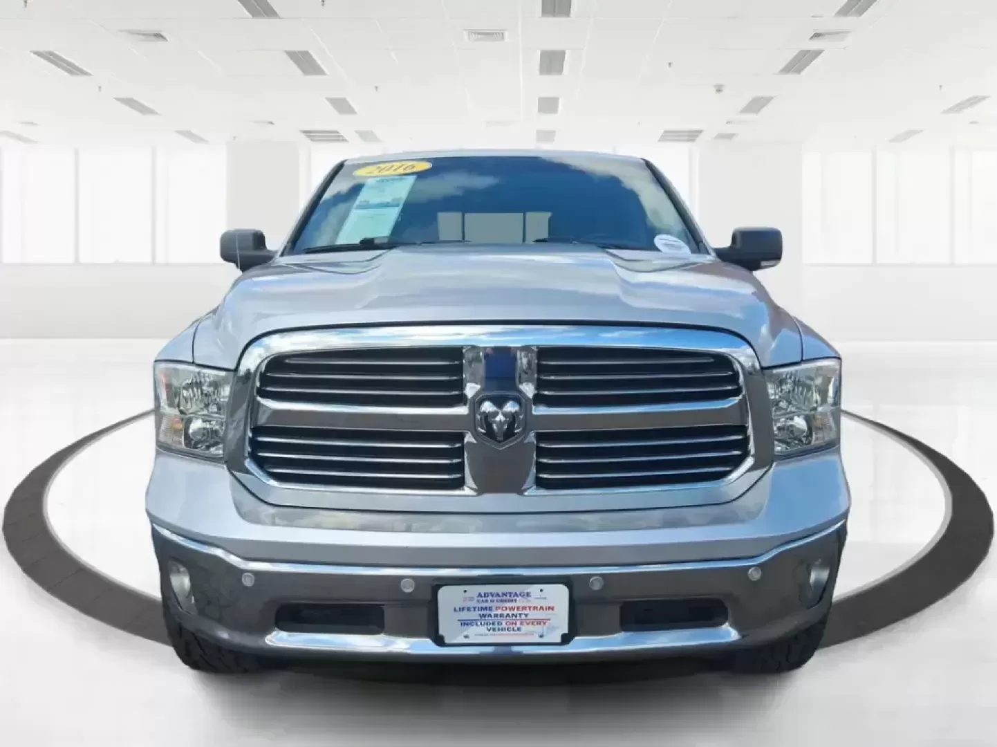 2016 Ram 1500 Lone Star (1C6RR7LT7GS) with an 5.7L V8 OHV 16V engine, 6A transmission, located at 401 Woodman Dr, Riverside, OH, 45431, (937) 908-9800, 39.760899, -84.123421 - Built for Midwest workweeks and weekend getaways, this 2016 Ram 1500 Lone Star Crew Cab is the kind of truck that fits real life in Riverside, Ohio-whether you're hauling gear for a home project, towing the toys for a trip out toward the Miami Valley, or loading up the family for a long road day on - Photo#7