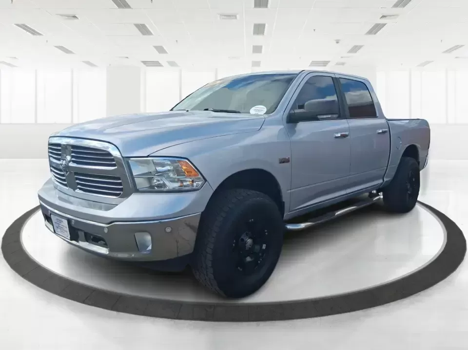 2016 Ram 1500 Lone Star (1C6RR7LT7GS) with an 5.7L V8 OHV 16V engine, 6A transmission, located at 1230 East Main St, Xenia, OH, 45385, (937) 908-9800, 39.688026, -83.910172 - Built for Midwest workweeks and weekend getaways, this 2016 Ram 1500 Lone Star Crew Cab is the kind of truck that fits real life in Riverside, Ohio-whether you're hauling gear for a home project, towing the toys for a trip out toward the Miami Valley, or loading up the family for a long road day on - Photo#8