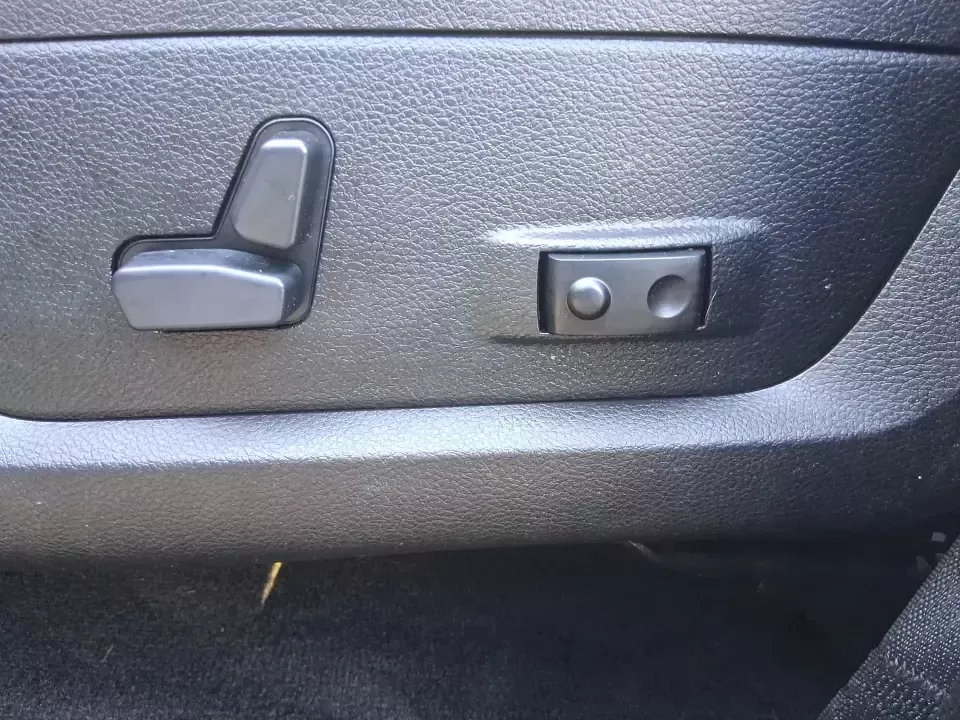 2016 Ram 1500 Lone Star (1C6RR7LT7GS) with an 5.7L V8 OHV 16V engine, 6A transmission, located at 1230 East Main St, Xenia, OH, 45385, (937) 908-9800, 39.688026, -83.910172 - Built for Midwest workweeks and weekend getaways, this 2016 Ram 1500 Lone Star Crew Cab is the kind of truck that fits real life in Riverside, Ohio-whether you're hauling gear for a home project, towing the toys for a trip out toward the Miami Valley, or loading up the family for a long road day on - Photo#17