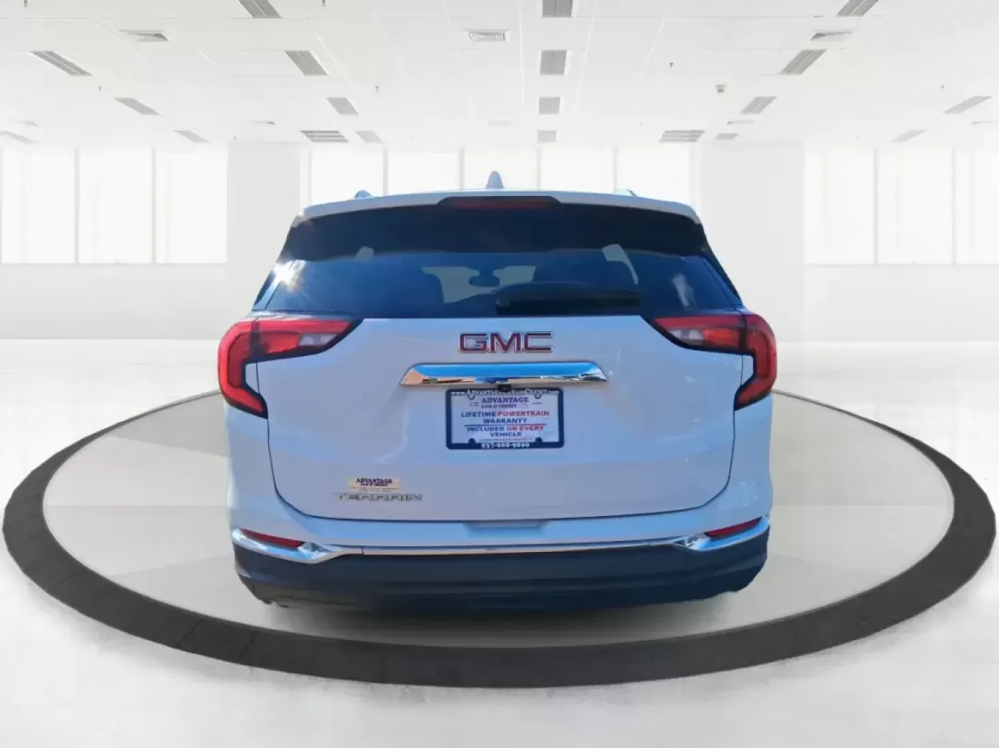 2020 GMC Terrain FWD SLT (3GKALPEVXLL) with an 1.4L L4 DOHC 16V TURBO engine, 6A transmission, located at 401 Woodman Dr, Riverside, OH, 45431, (937) 908-9800, 39.760899, -84.123421 - Picture your next week going smoother: a comfortable SUV for the daily commute down OH-35, school drop-offs, and quick grocery runs-plus the kind of confidence you want for a weekend drive to Carillon Historical Park, a day at the National Museum of the U.S. Air Force, or an easy road trip out towar - Photo#3