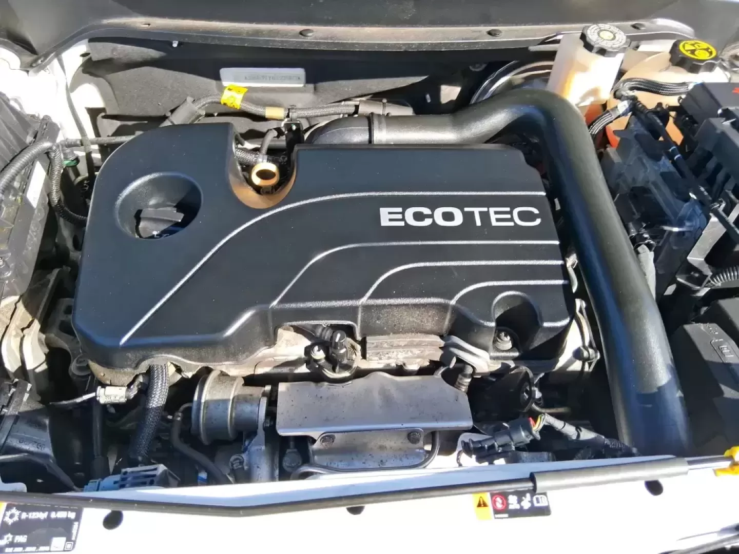 2020 GMC Terrain FWD SLT (3GKALPEVXLL) with an 1.4L L4 DOHC 16V TURBO engine, 6A transmission, located at 401 Woodman Dr, Riverside, OH, 45431, (937) 908-9800, 39.760899, -84.123421 - Picture your next week going smoother: a comfortable SUV for the daily commute down OH-35, school drop-offs, and quick grocery runs-plus the kind of confidence you want for a weekend drive to Carillon Historical Park, a day at the National Museum of the U.S. Air Force, or an easy road trip out towar - Photo#11